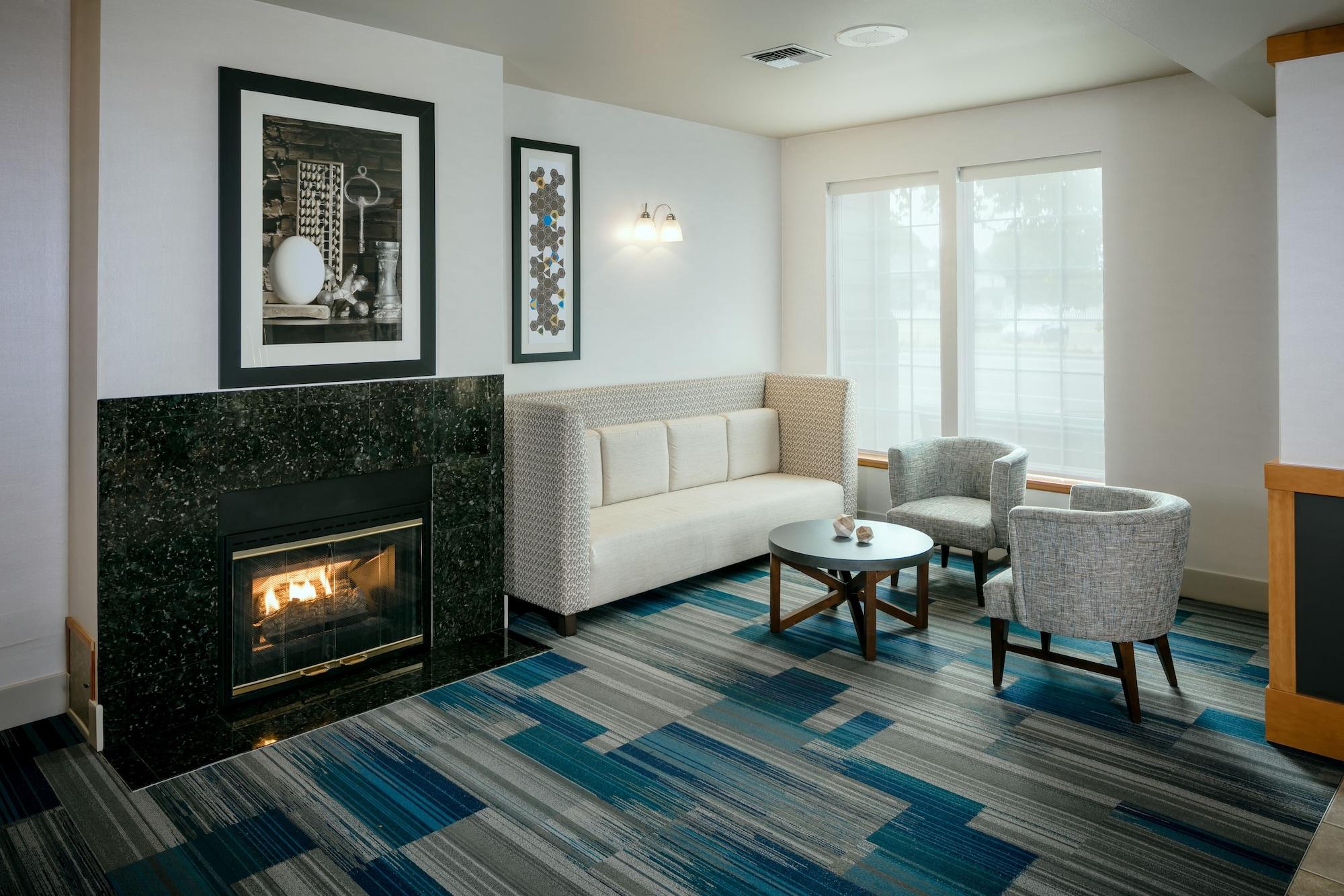 Vista Lobby Holiday Inn Express Corvallis-On the River by IHG