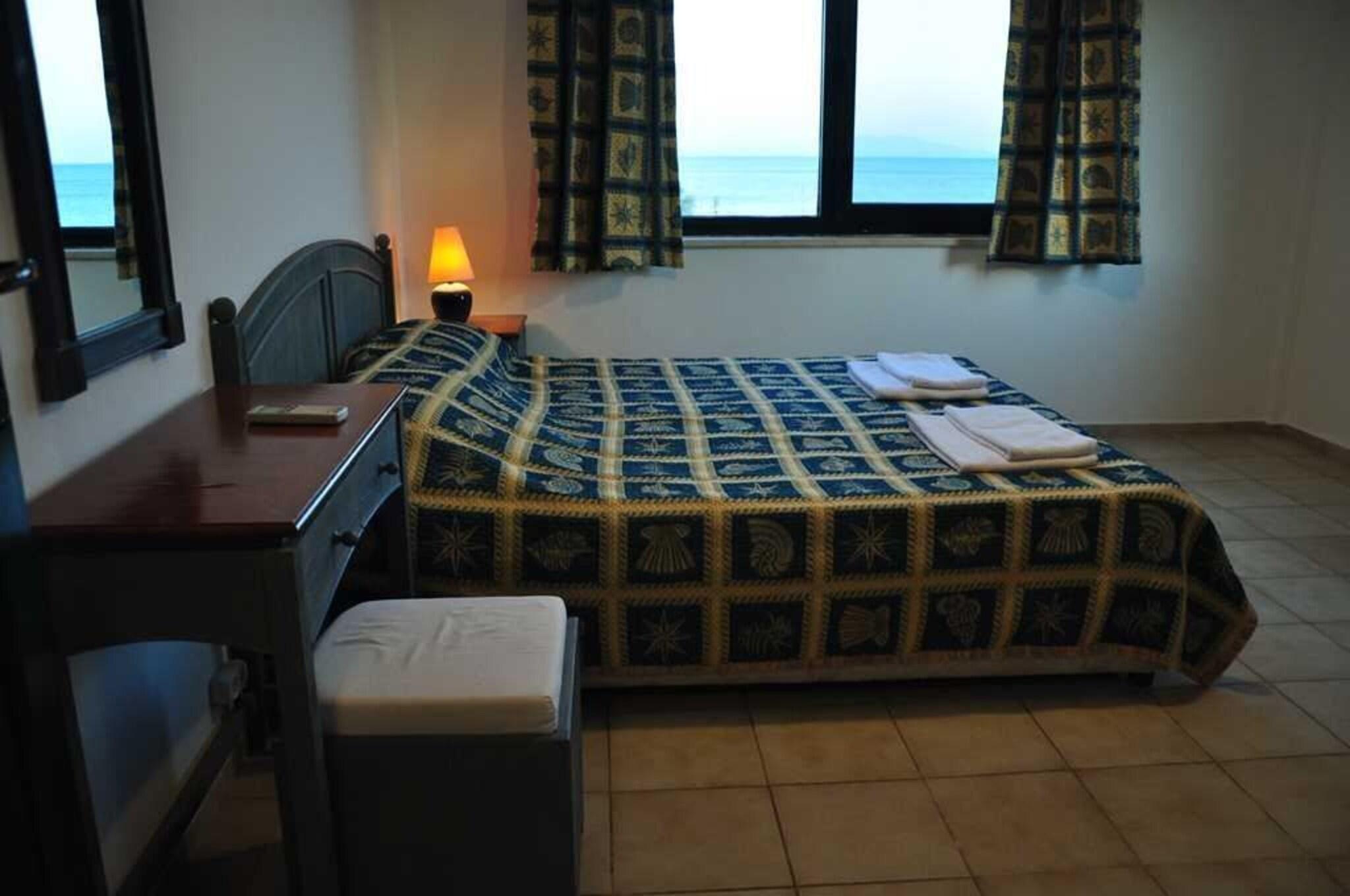 Vista Lobby Palm Court Suites