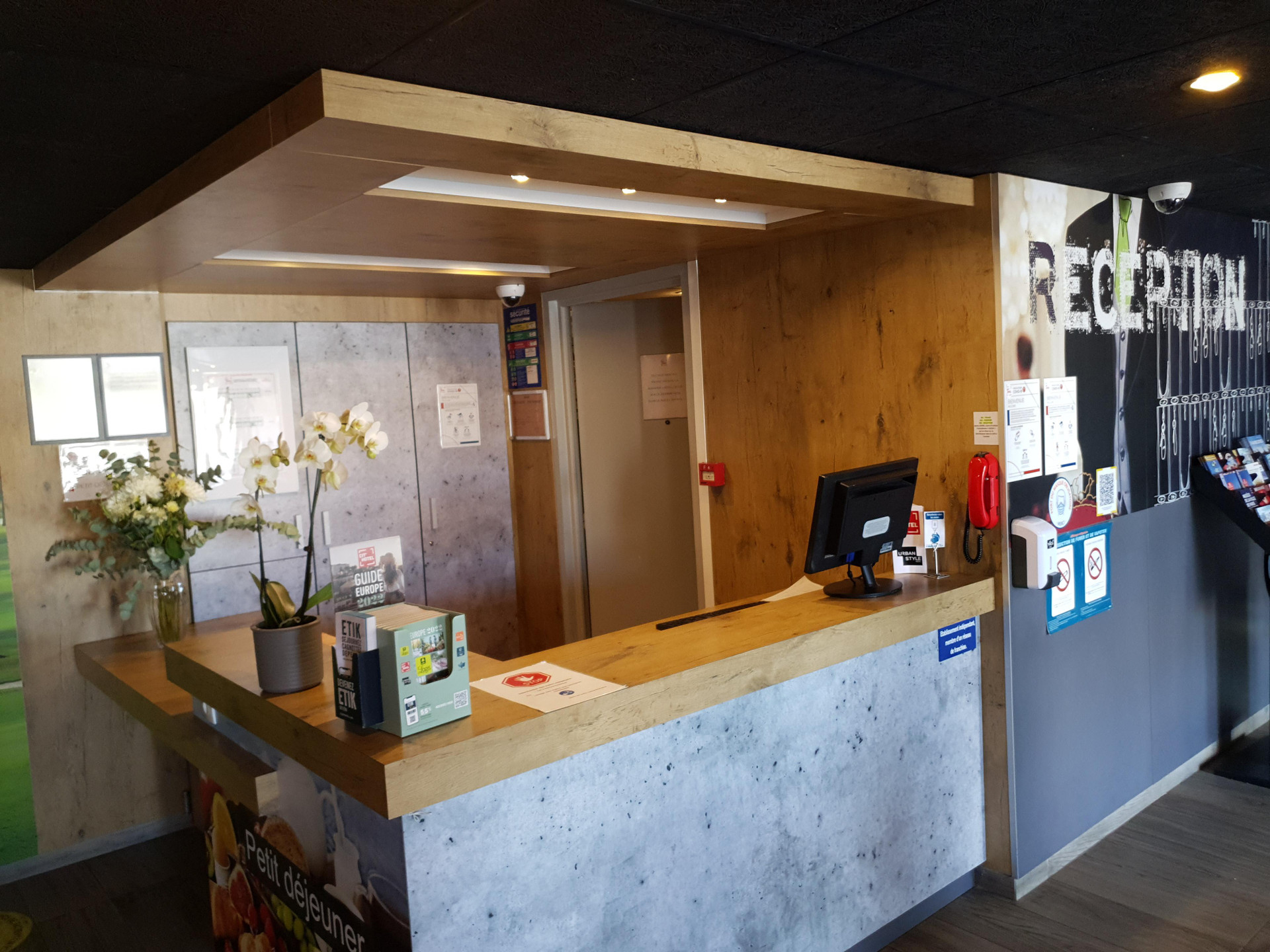 Vista Lobby Cit'Hotel Design Booking