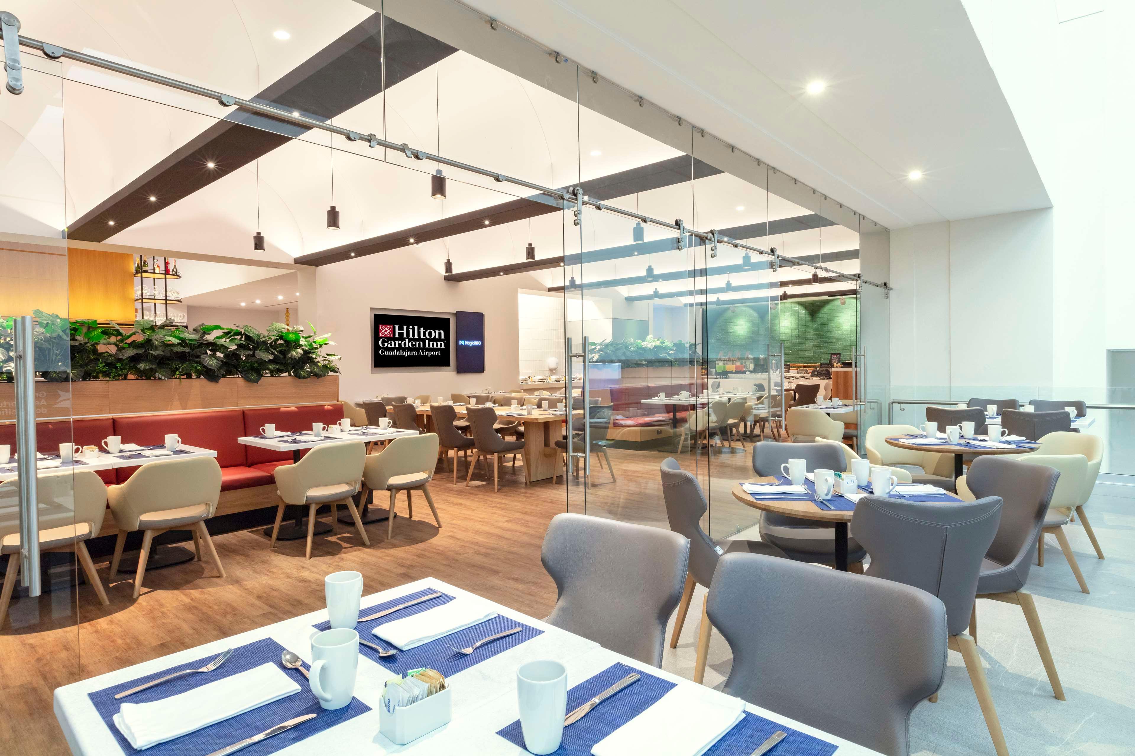 Restaurant Hilton Garden Inn Guadalajara Airport