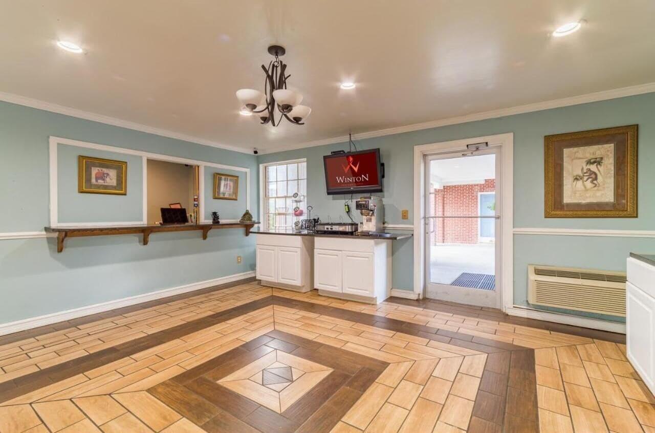 Vista Lobby Winton Inn & Suites