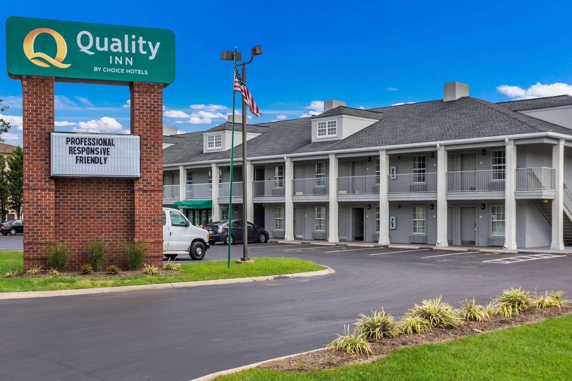 Vista Exterior Quality Inn Gallatin - Nashville Metro