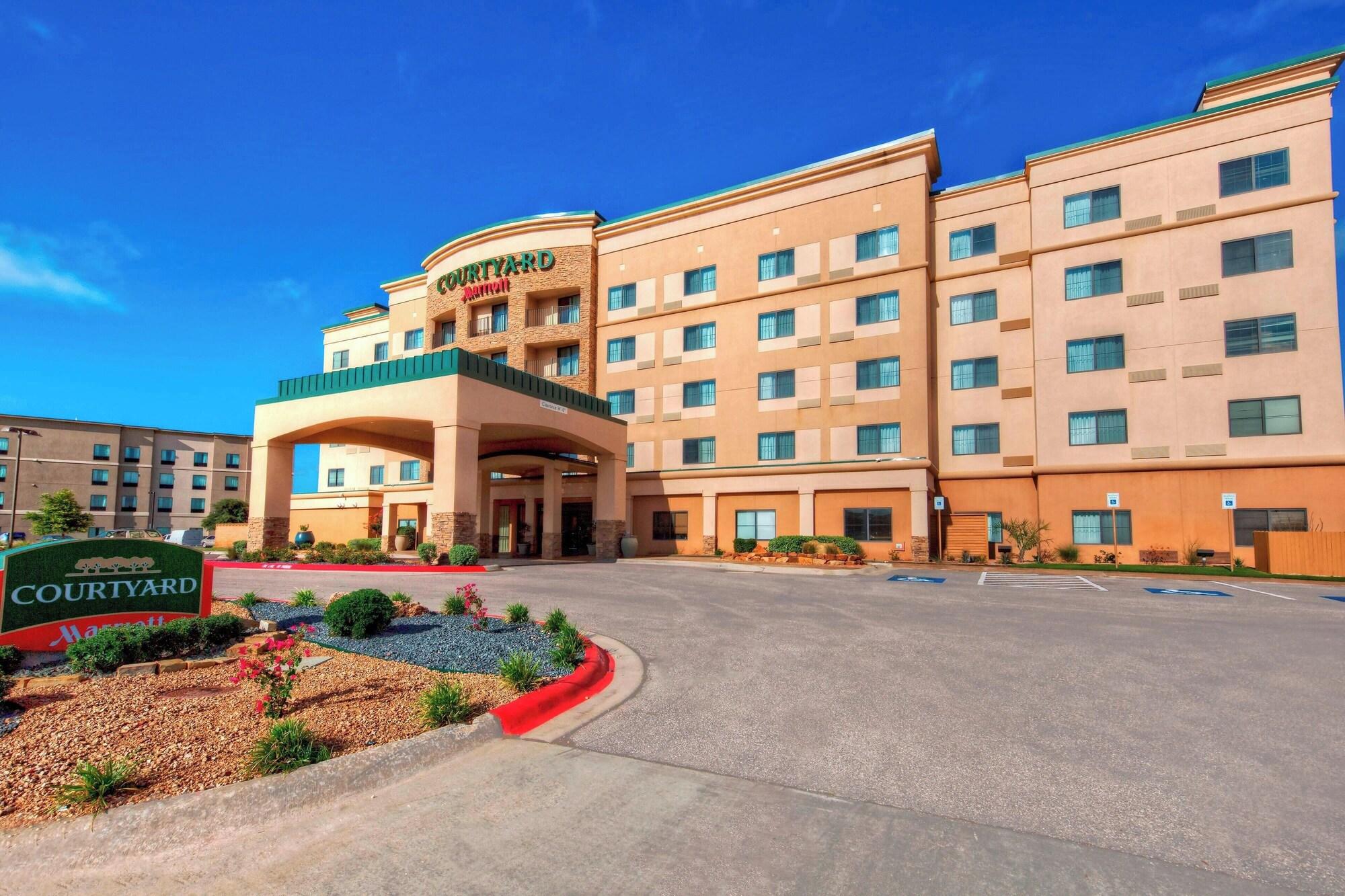 Vista Exterior Courtyard by Marriott Midland