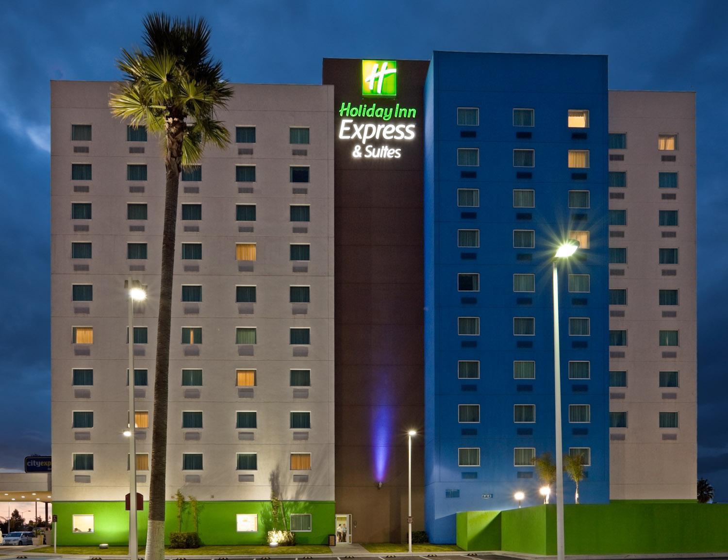 Vista da fachada Holiday Inn Express Toluca Zona Aeropuerto