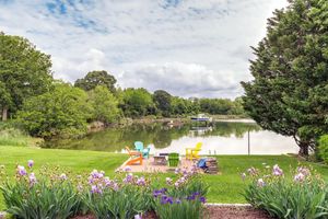 Alquiler Vacacional - On-site Boat Dock: Queenstown Home w/ Pool & Yard!