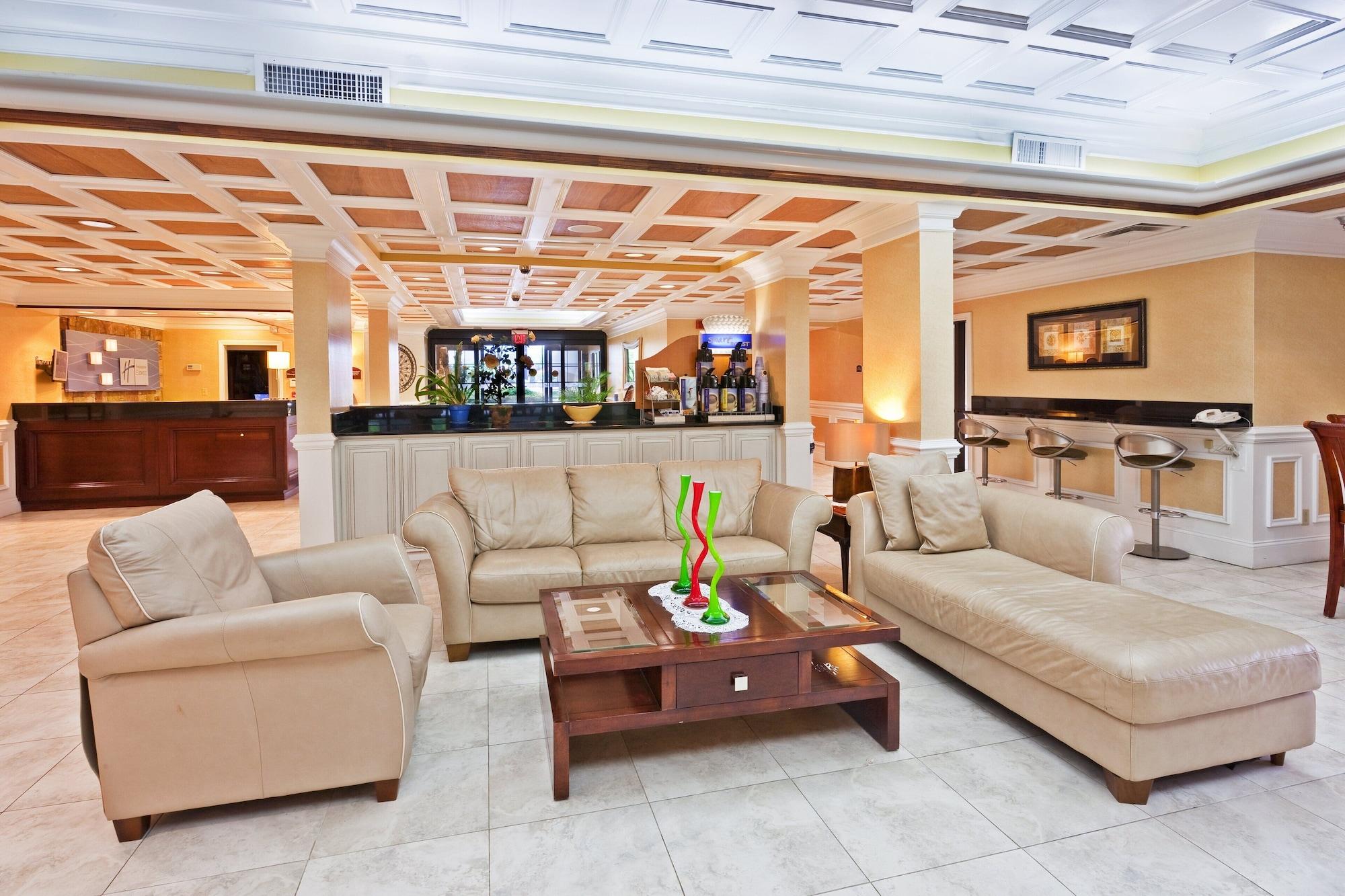 Vista Lobby Holiday Inn Express Ringgold by IHG