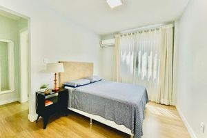Alquiler Vacacional - Comfort and Convenience: Central Apartment 3 Blocks from the Beach in Floripa