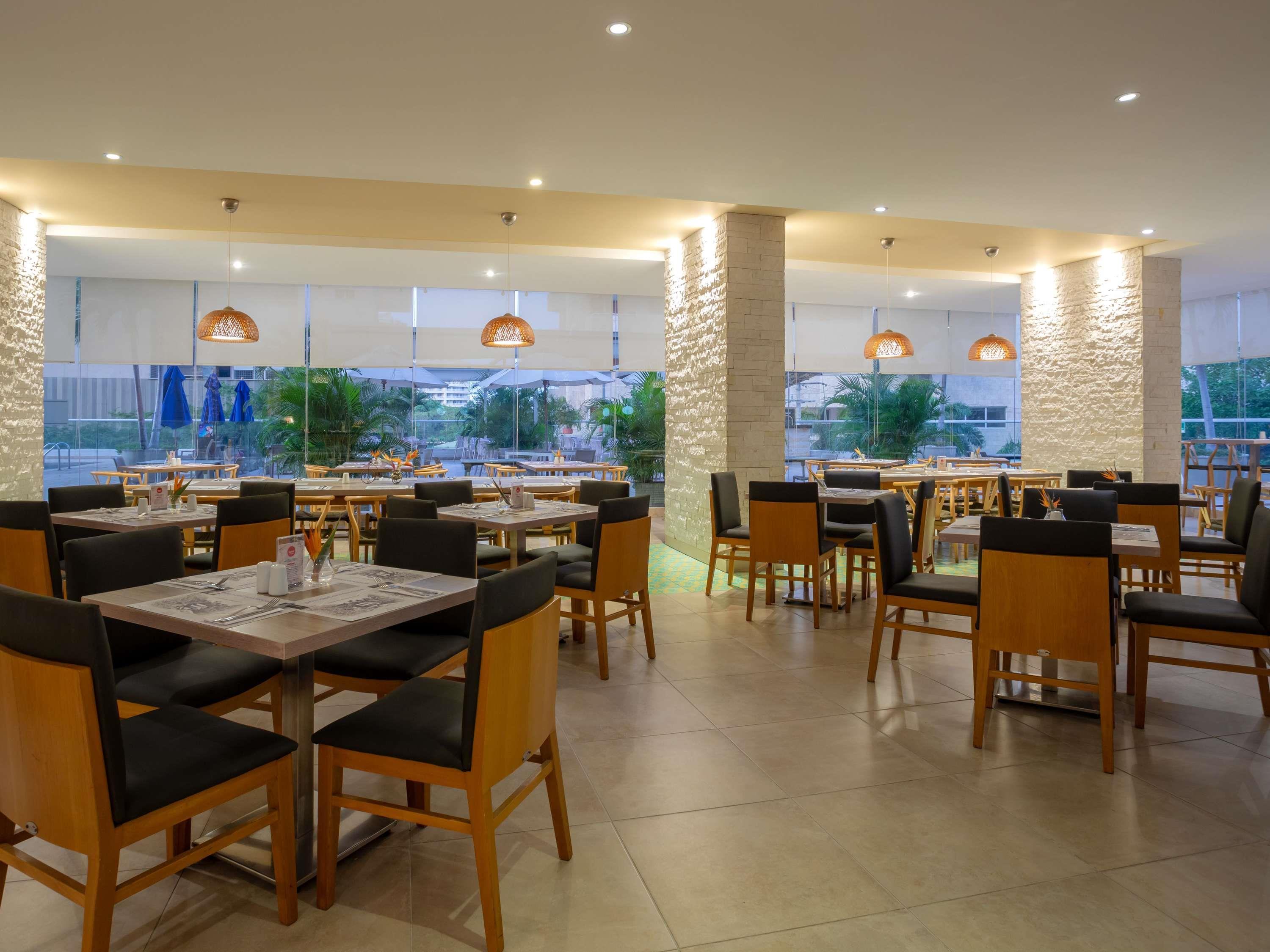 Restaurant Courtyard By Marriott Santa Marta Resort