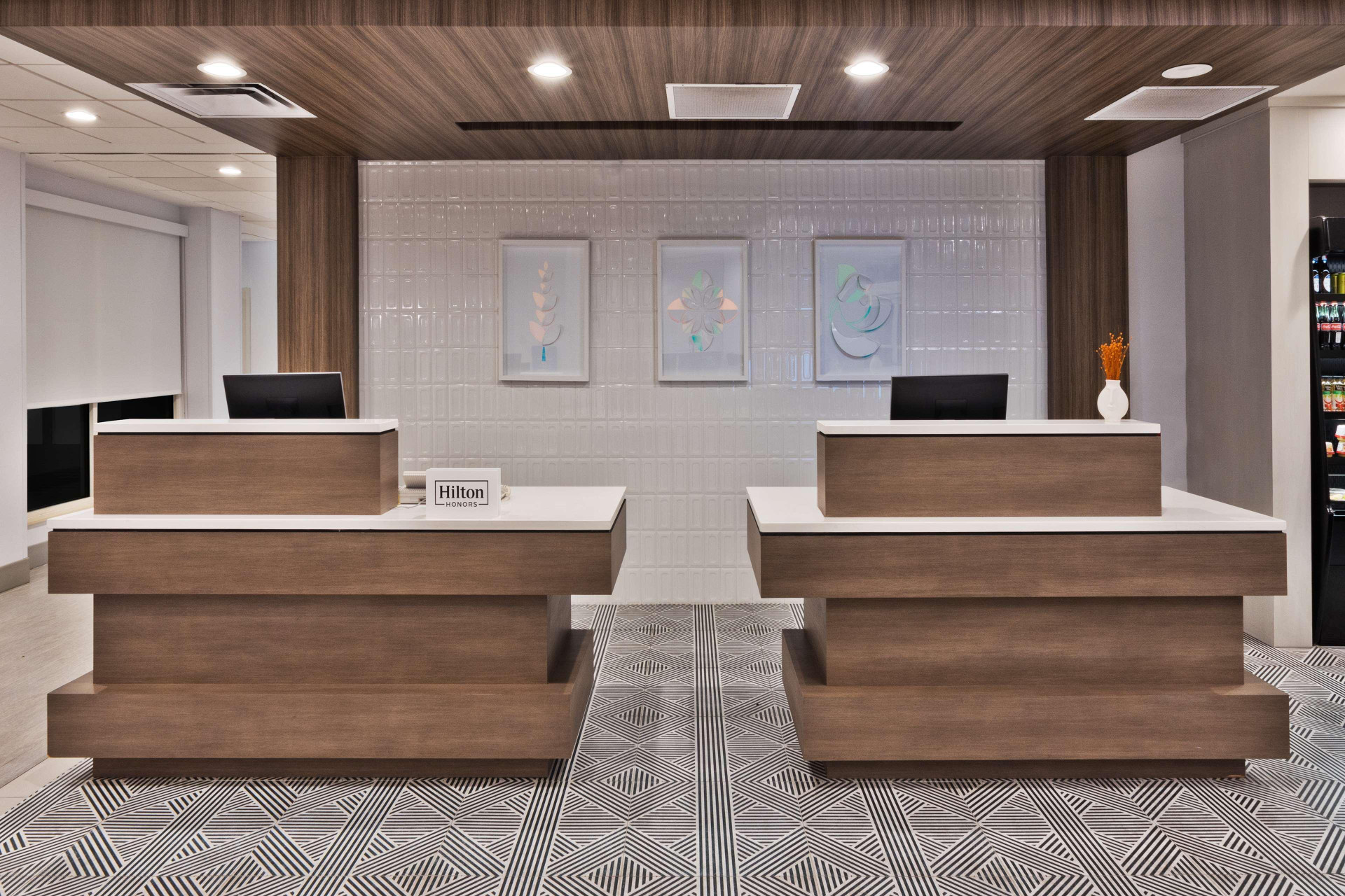 Vista Lobby Hilton Garden Inn Birmingham/Lakeshore Drive