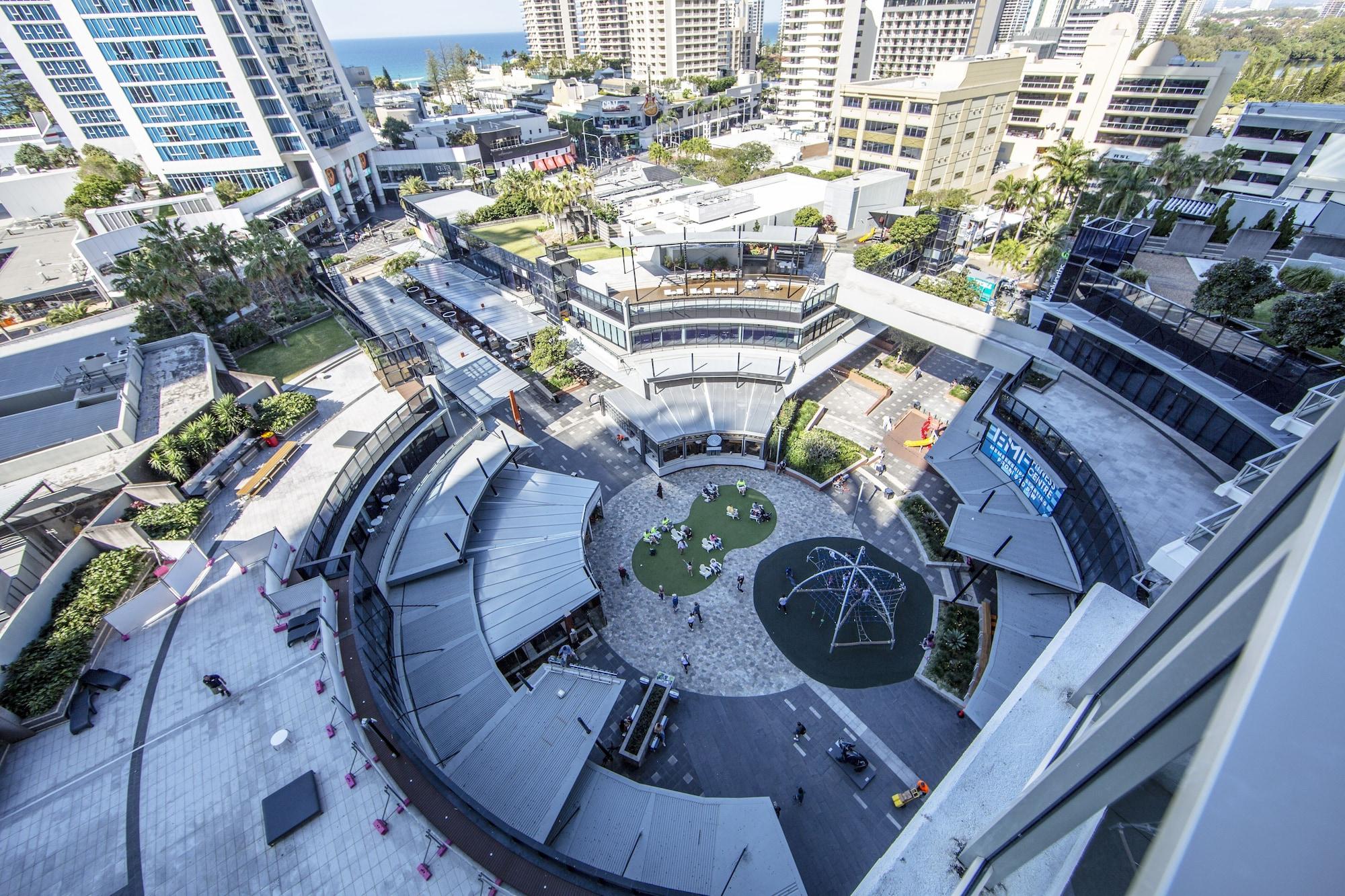 Vista Exterior Circle on Cavill - Private Apartments