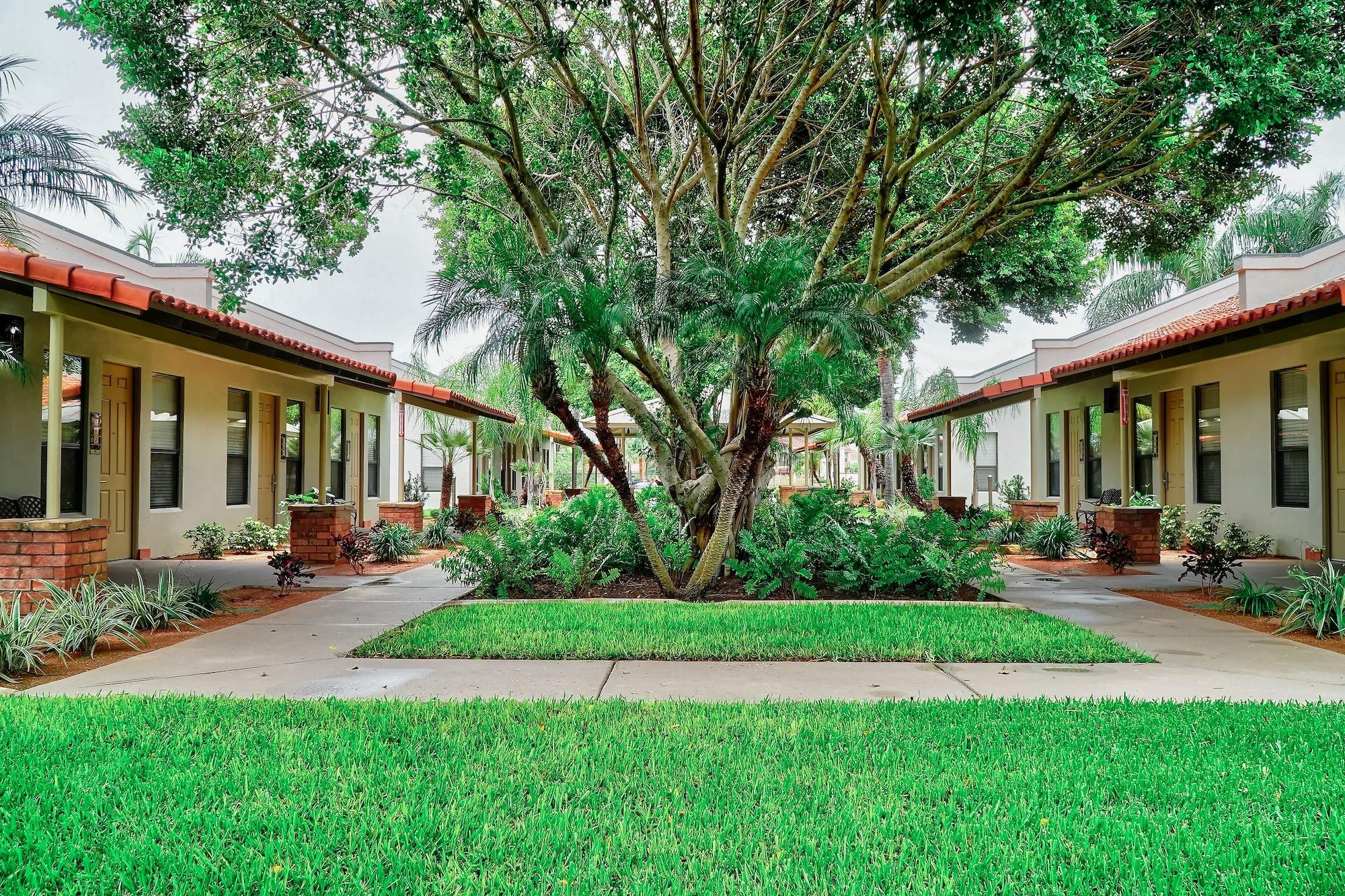 Vista Exterior The Bungalows on Shary, Mission-McAllen