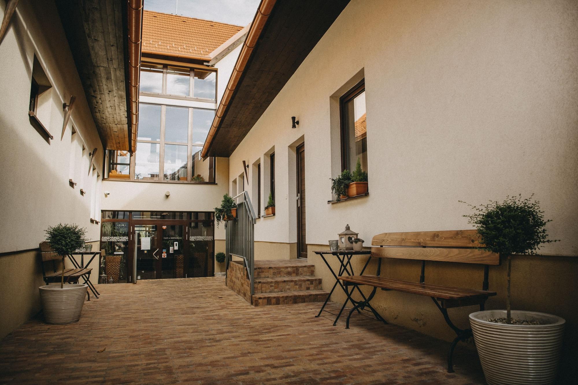 Vista Exterior Hotel Belassi
