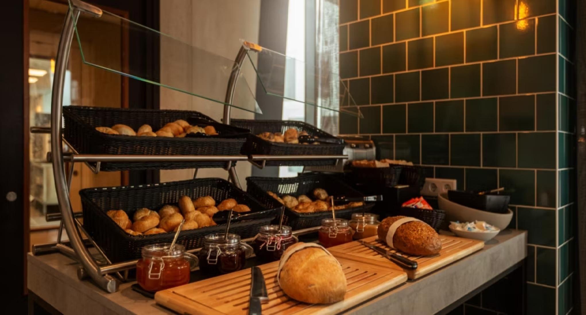 Vista Lobby Holiday Inn - the niu, Fender Amsterdam by IHG