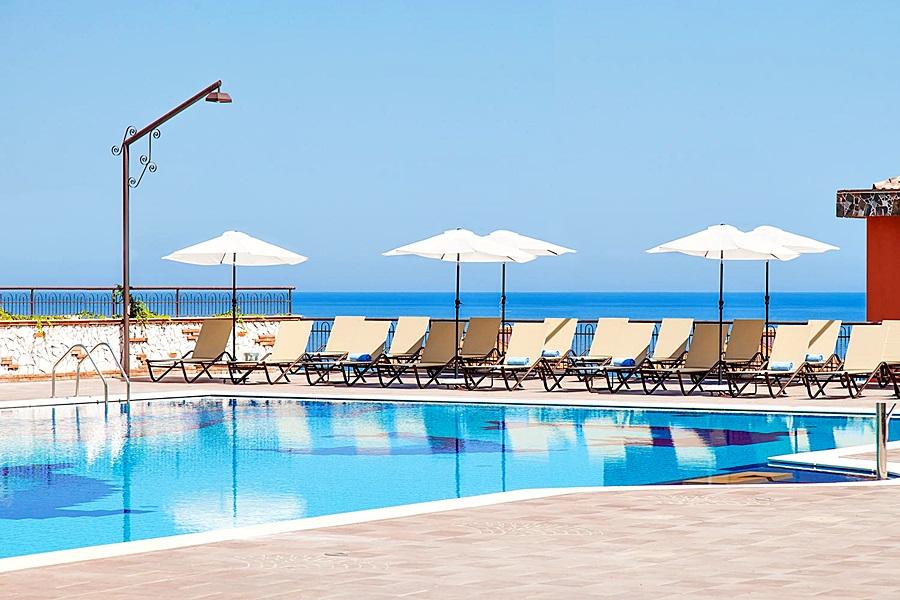 Vista Piscina Diamond Naxos Taormina