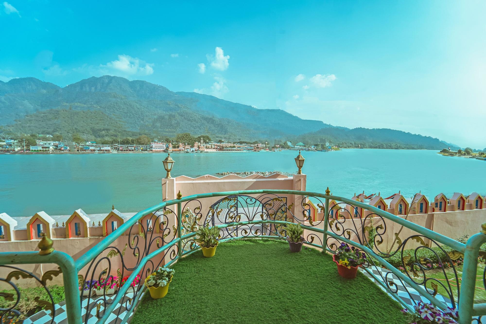 Varios The Neeraj Ganga Heritage Palace
