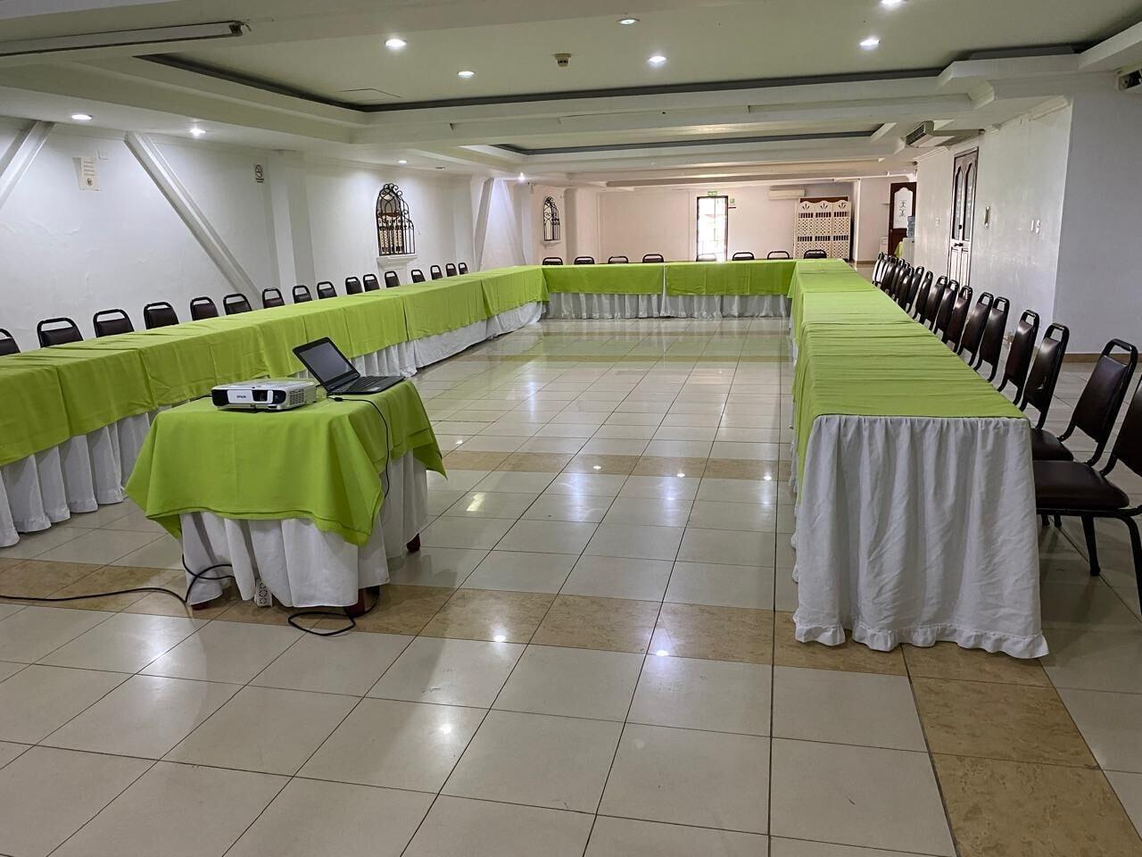 Sala de Reuniones TAMA Hotel Granada Real Cali