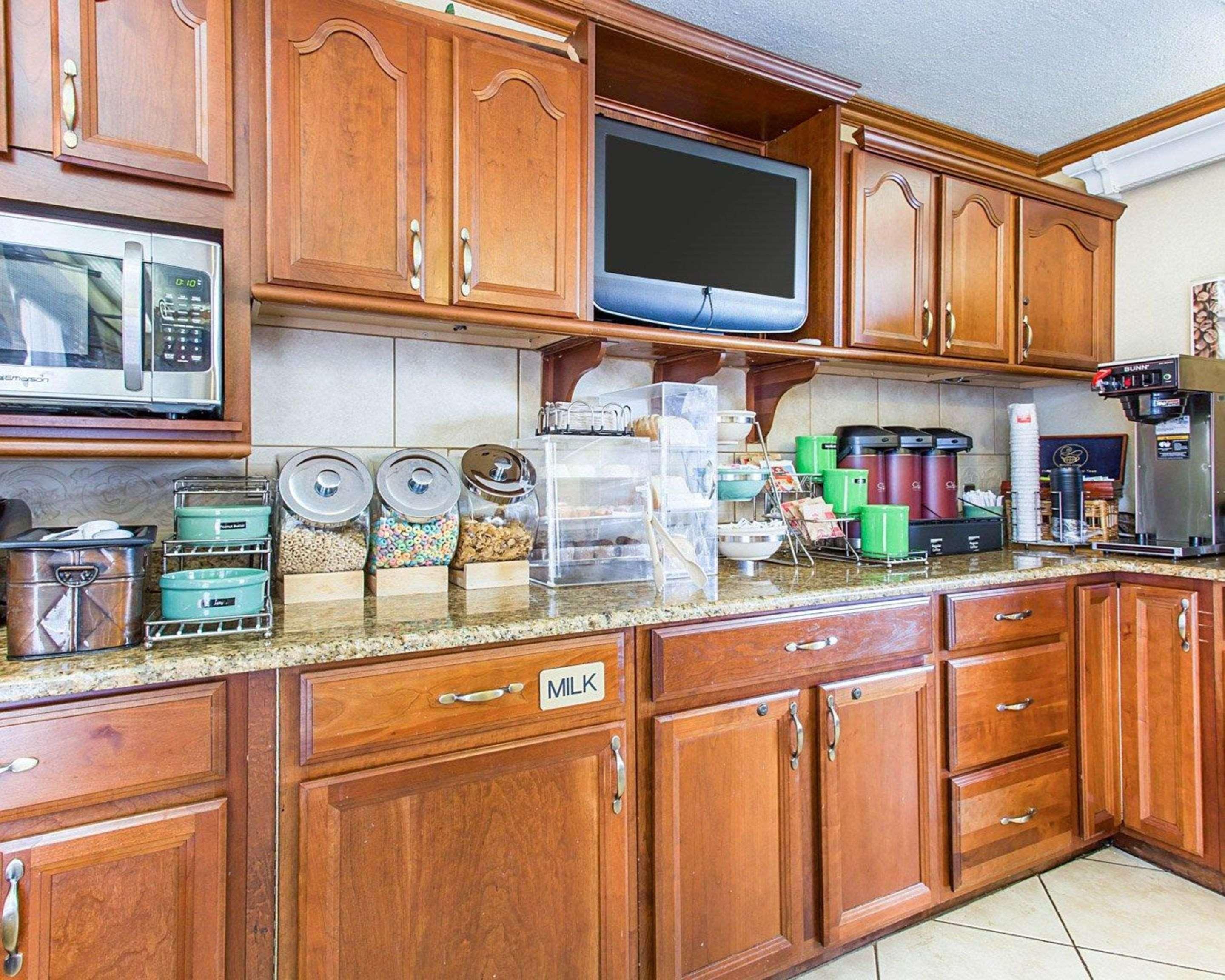 Restaurant Econo Lodge Inn & Suites Griffin North