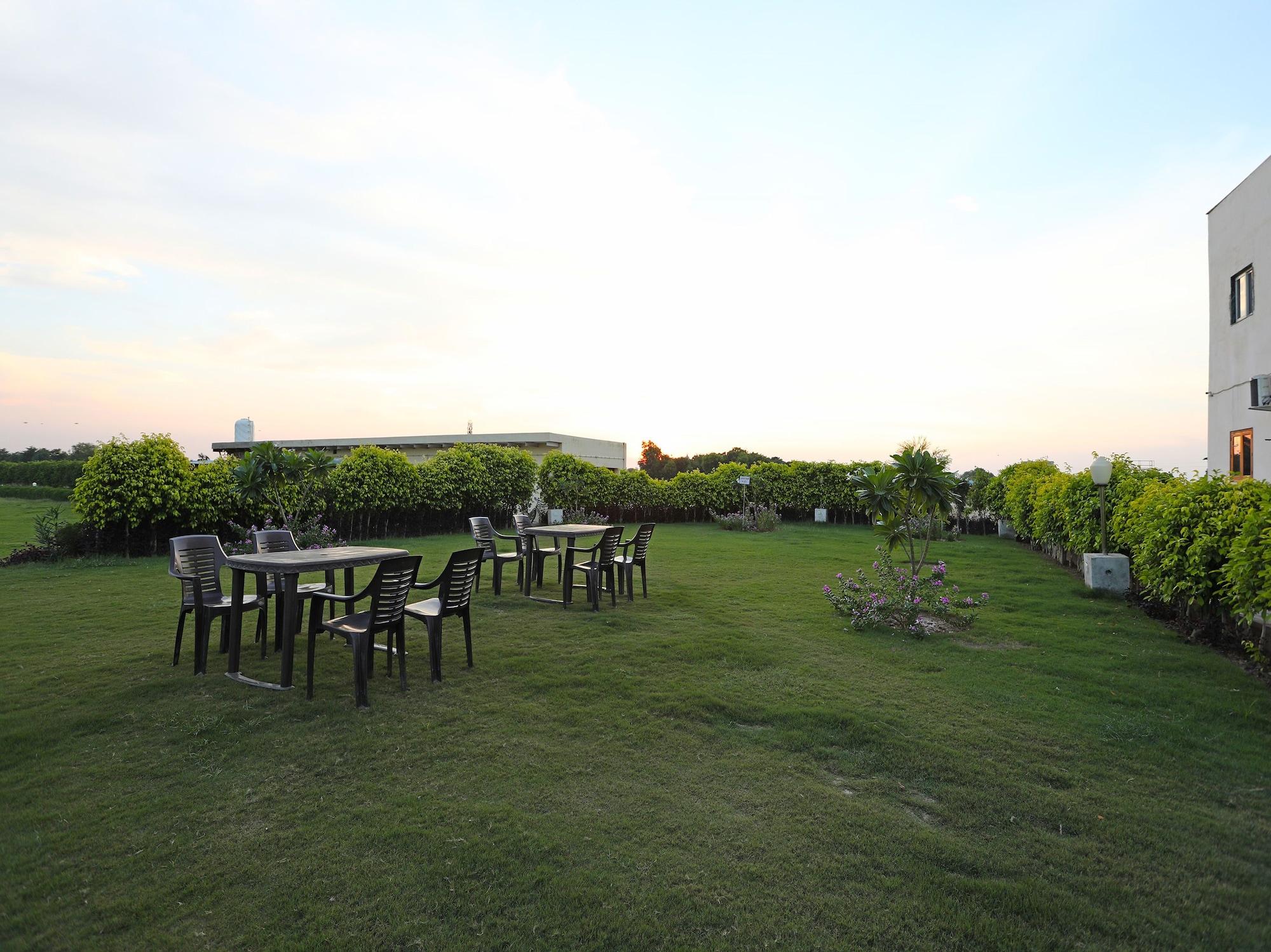 Comodidades del Alojamiento OYO 17408 Scindia Resorts And Hotels