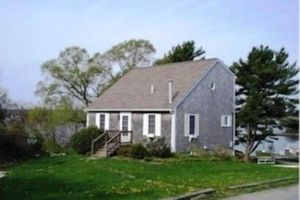 Alquiler Vacacional - Beautiful 'Saltbox Cape Cod' with Water Views on 3 Levels