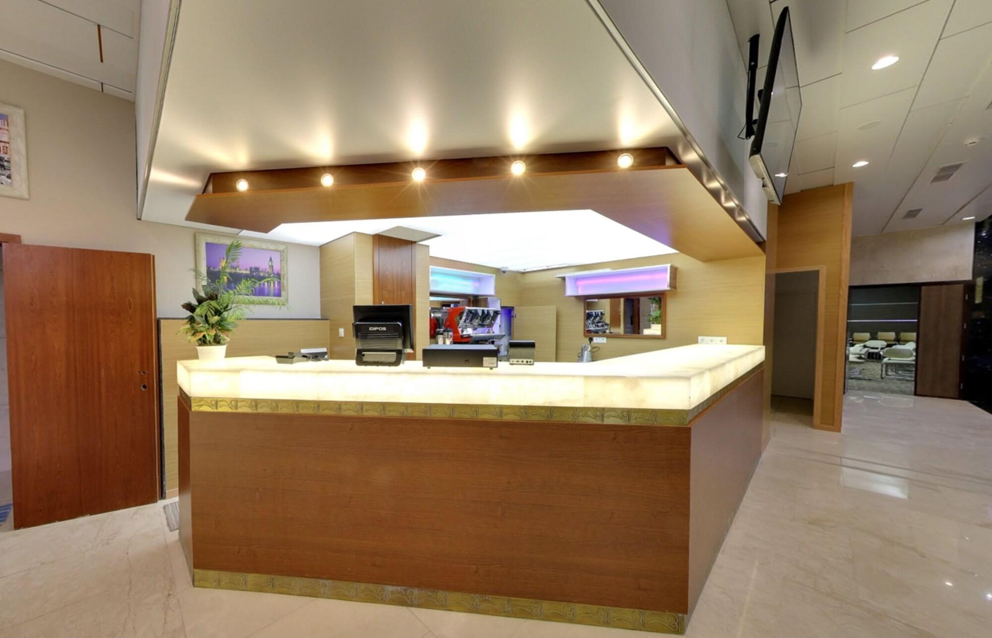 Vista Lobby Hani Hotel