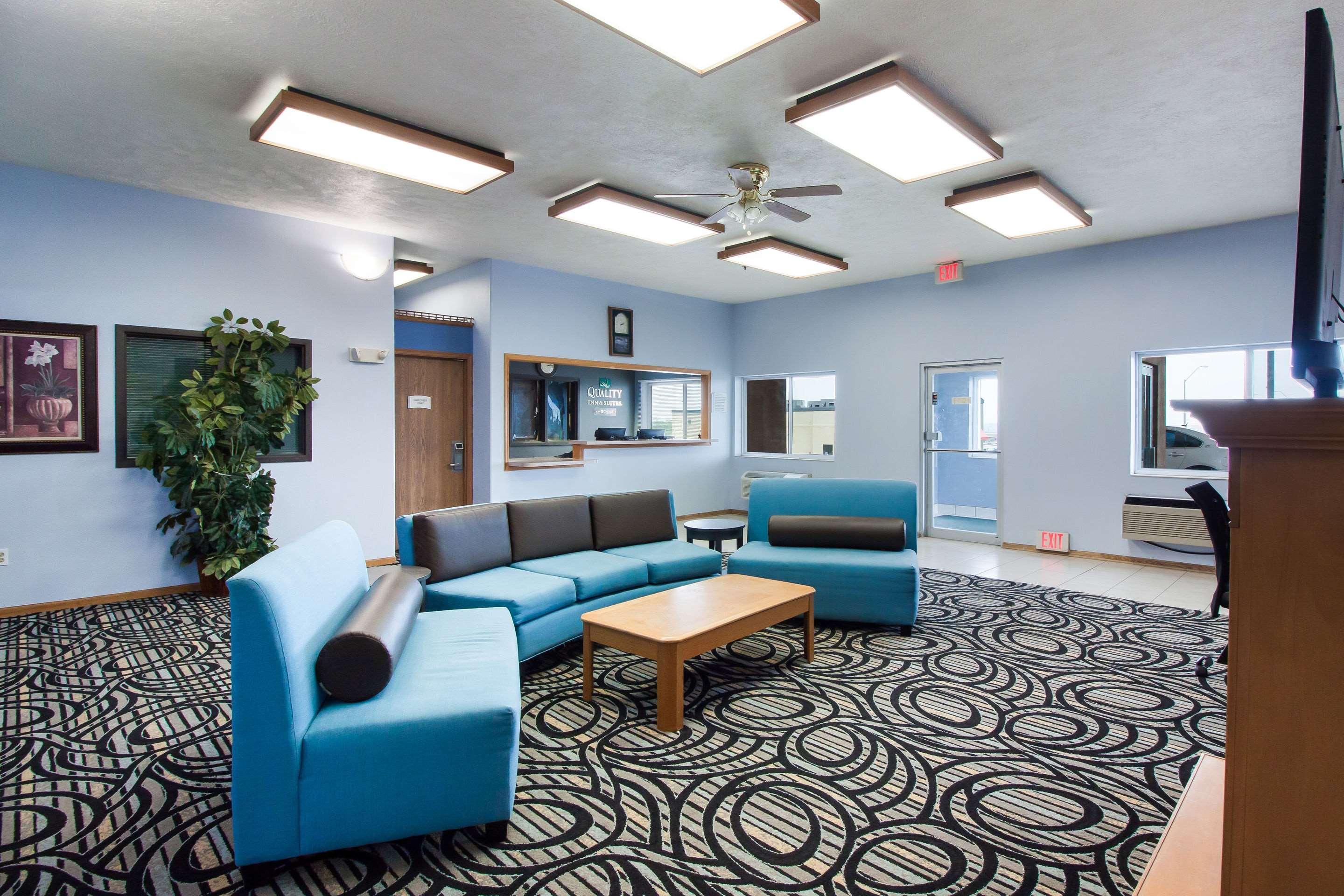 Vista Lobby Quality Inn & Suites