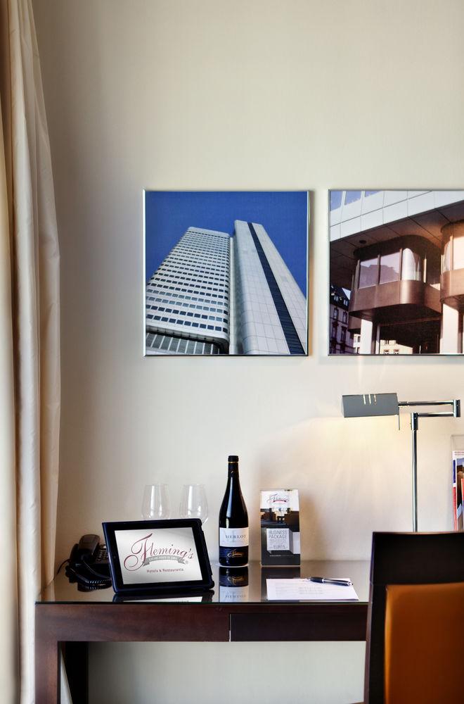 Set de Habitación Hotel Lumière an der Messe