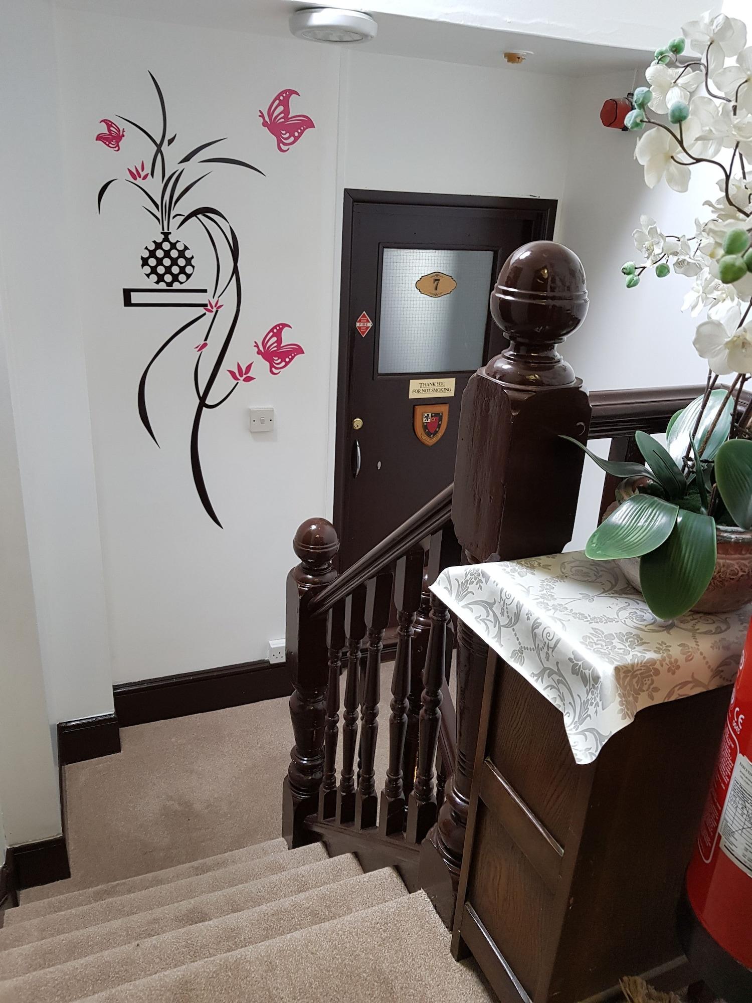 Varios Adams Guest House