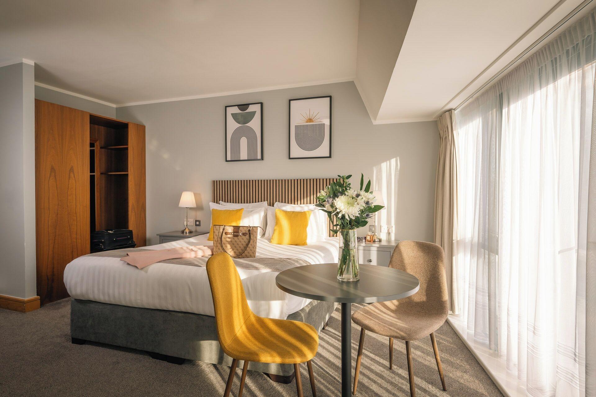 Varios Beresford Hotel
