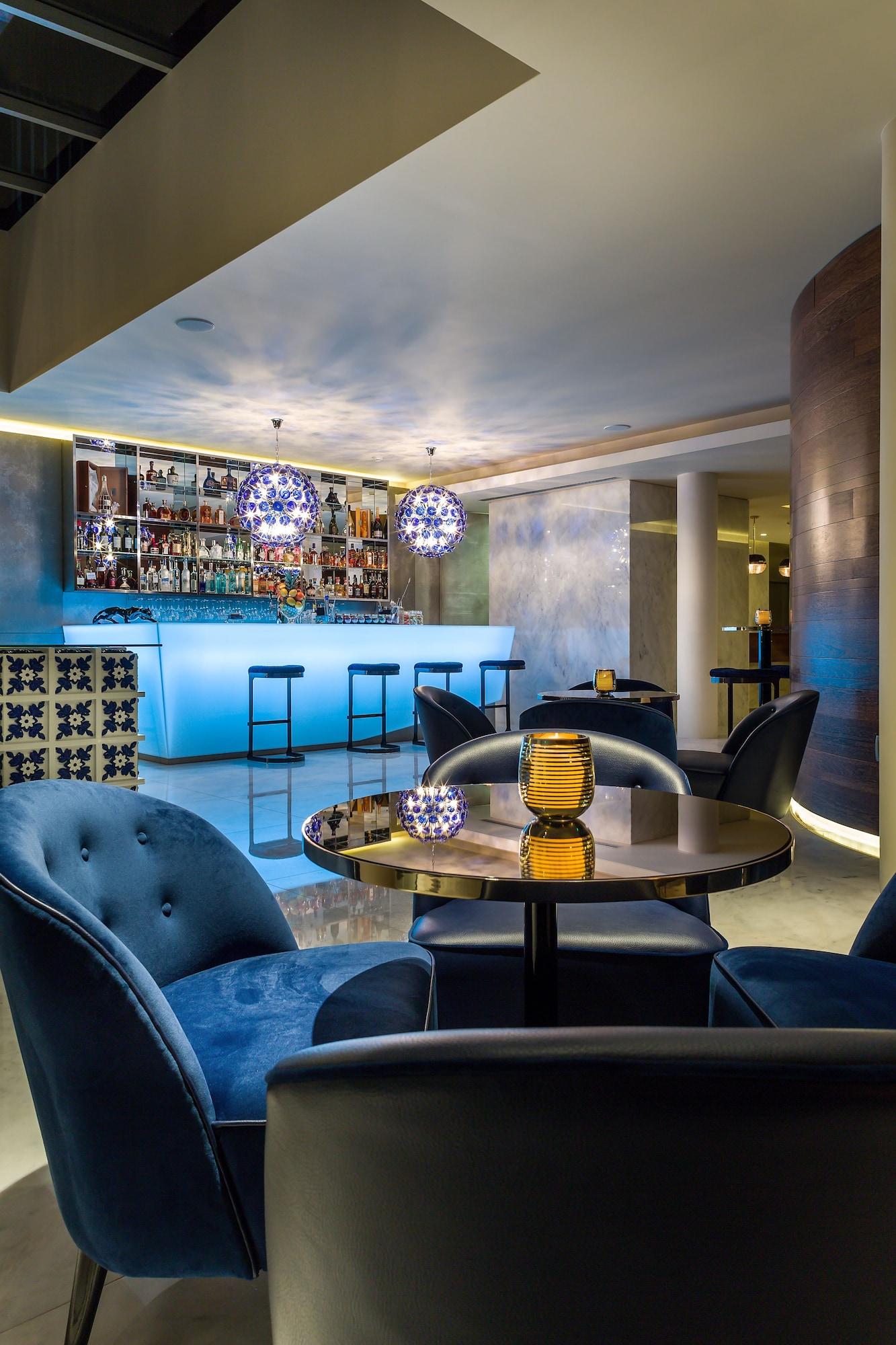 Bar/Salón 4615 Hotel