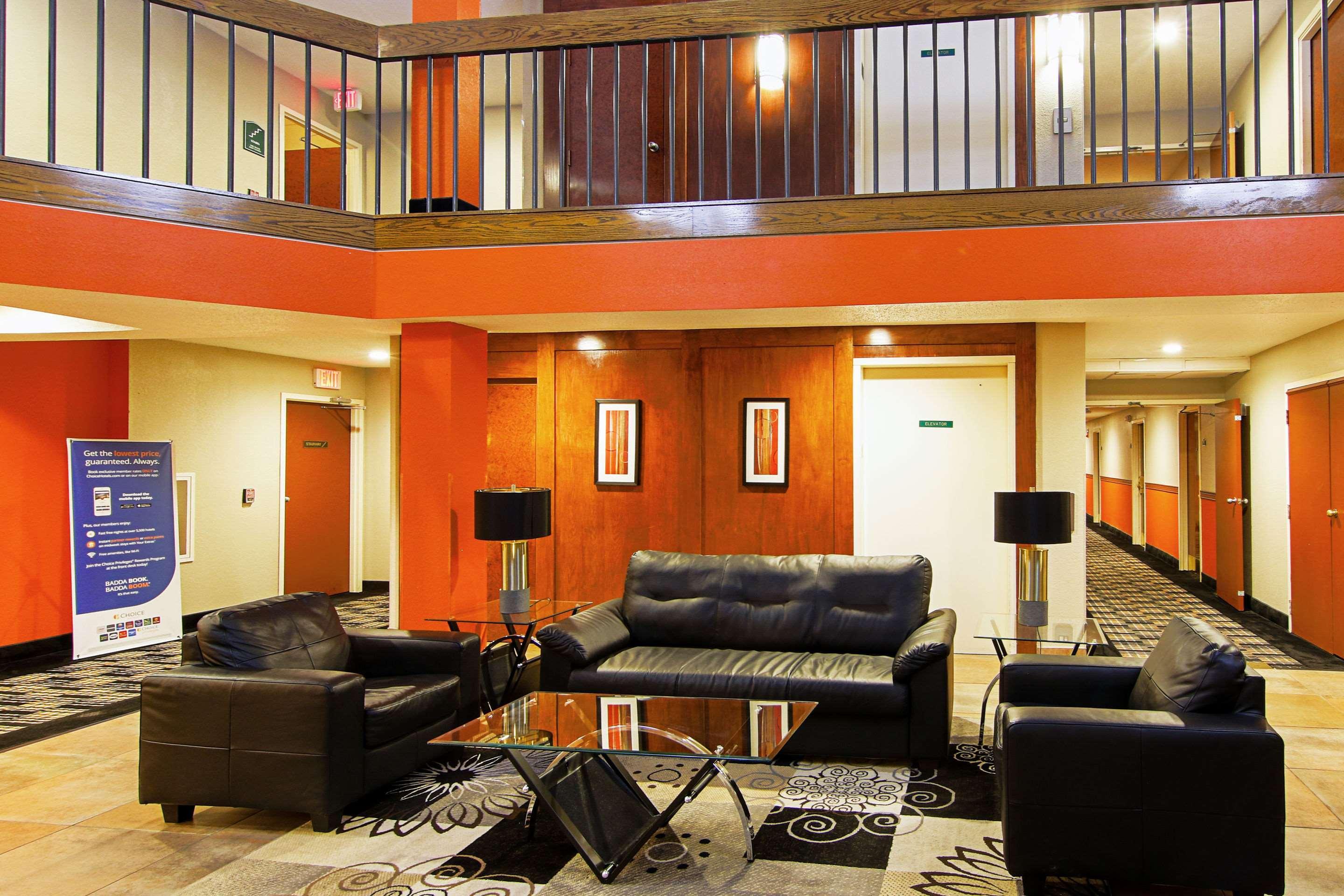 Vista Lobby Quality Inn Plainfield I-395