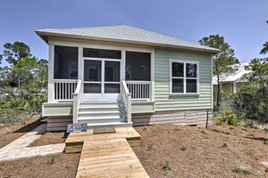 Alquiler Vacacional - Port St Joe Beach House w/ Pool Access!