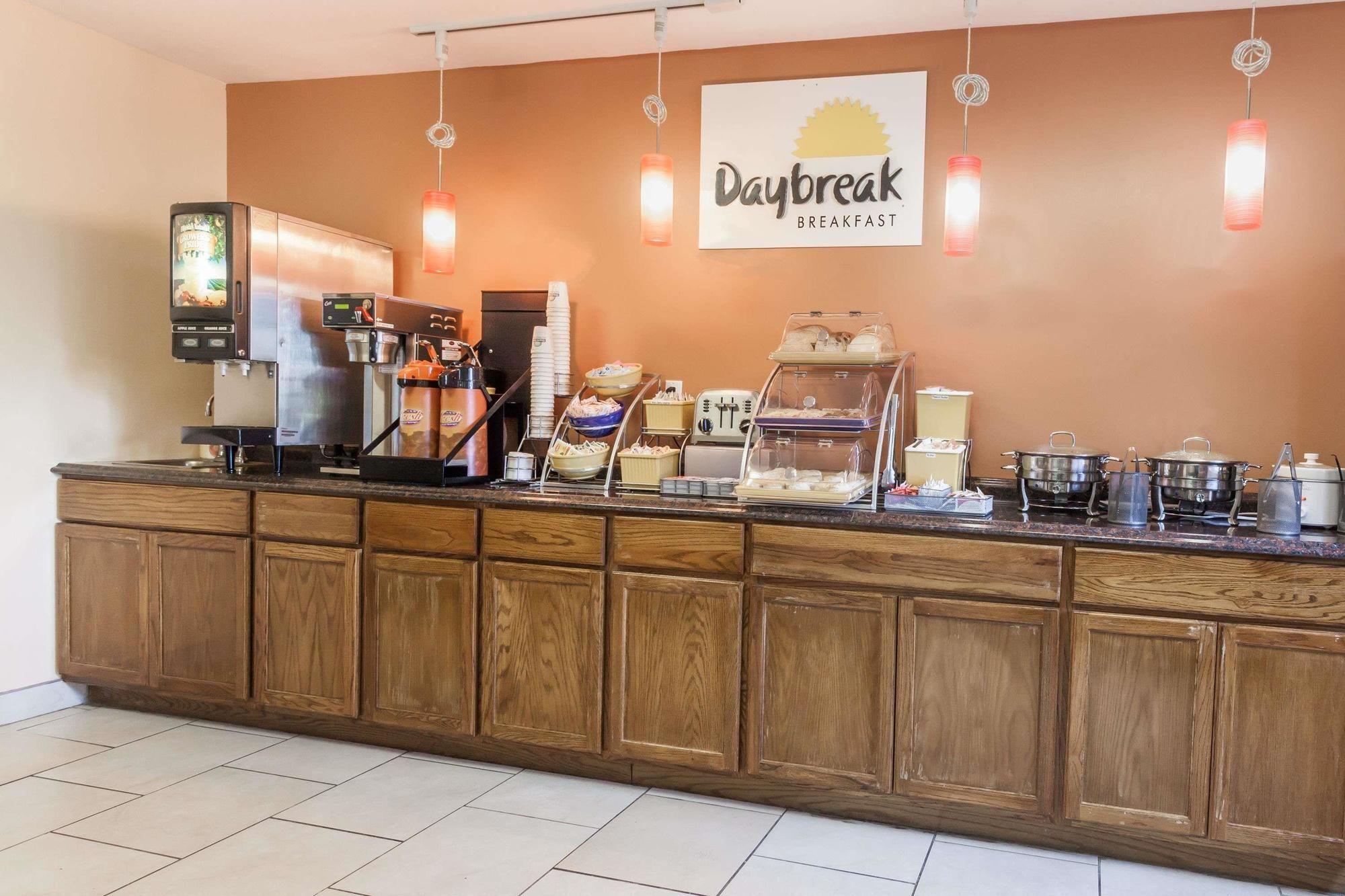 Comodidades do estabelecimento Days Inn by Wyndham Imlay City