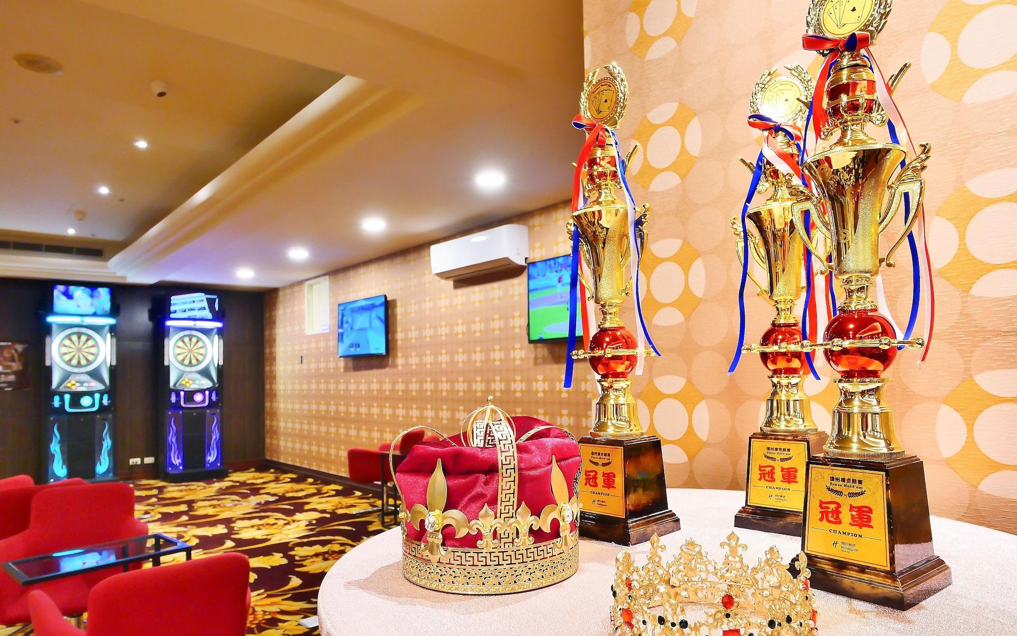 Bar/Salón Hione Holiday Hotel