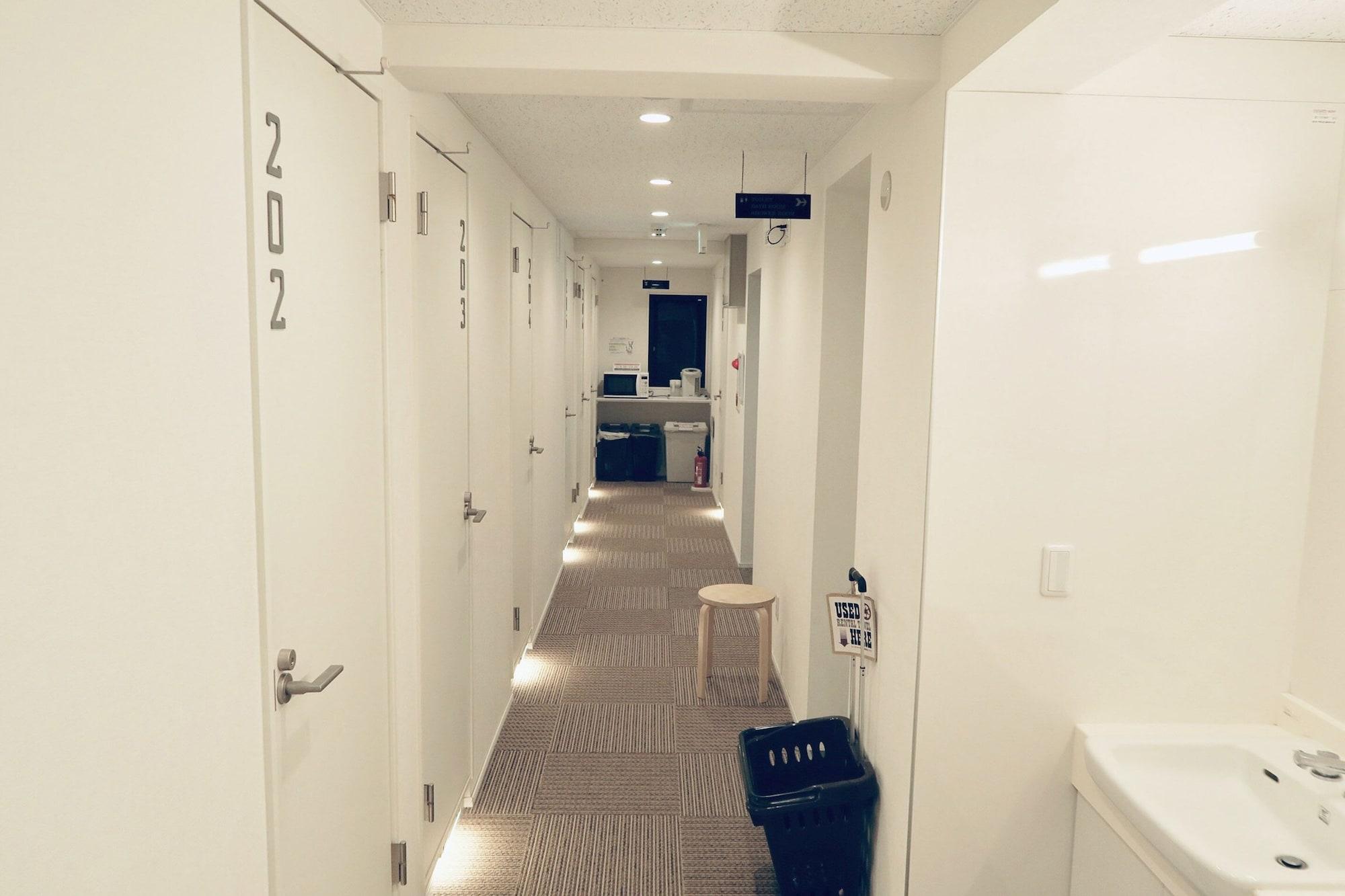 Varios Kangaroo Hotel SIDE B