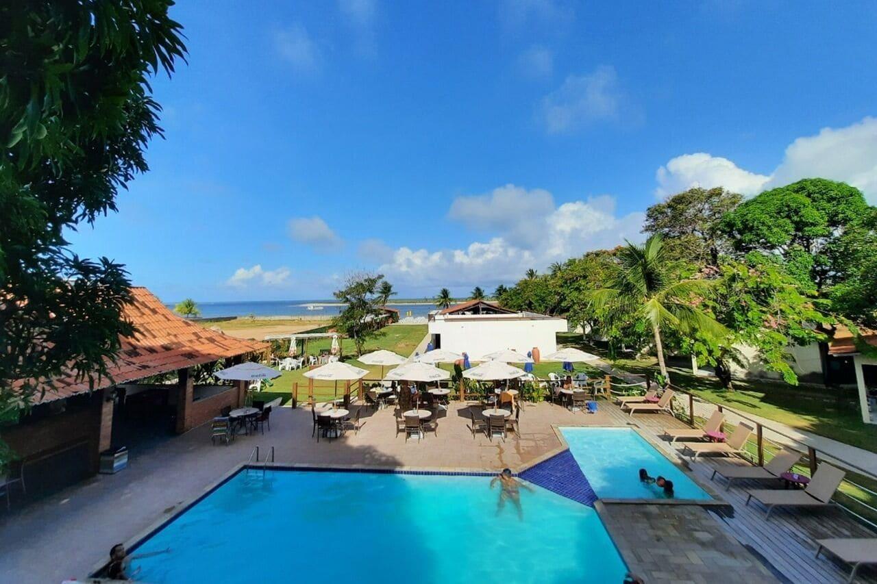 Vista Piscina Catamaran Praia Chalés