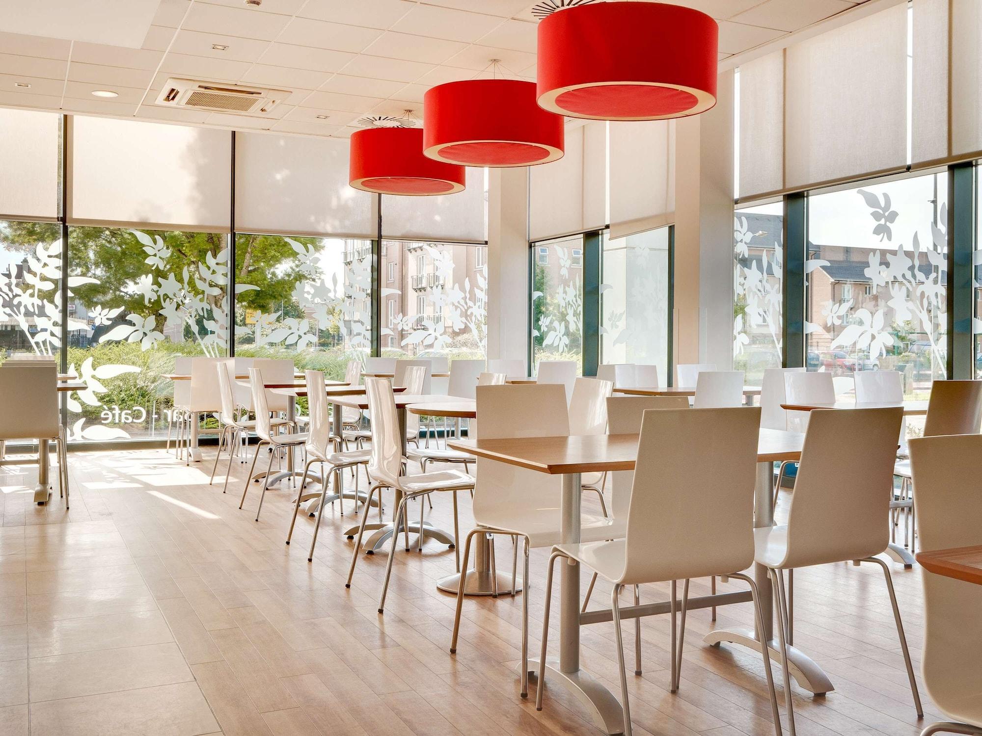 Restaurant Travelodge Cardiff Atlantic Wharf Hotel