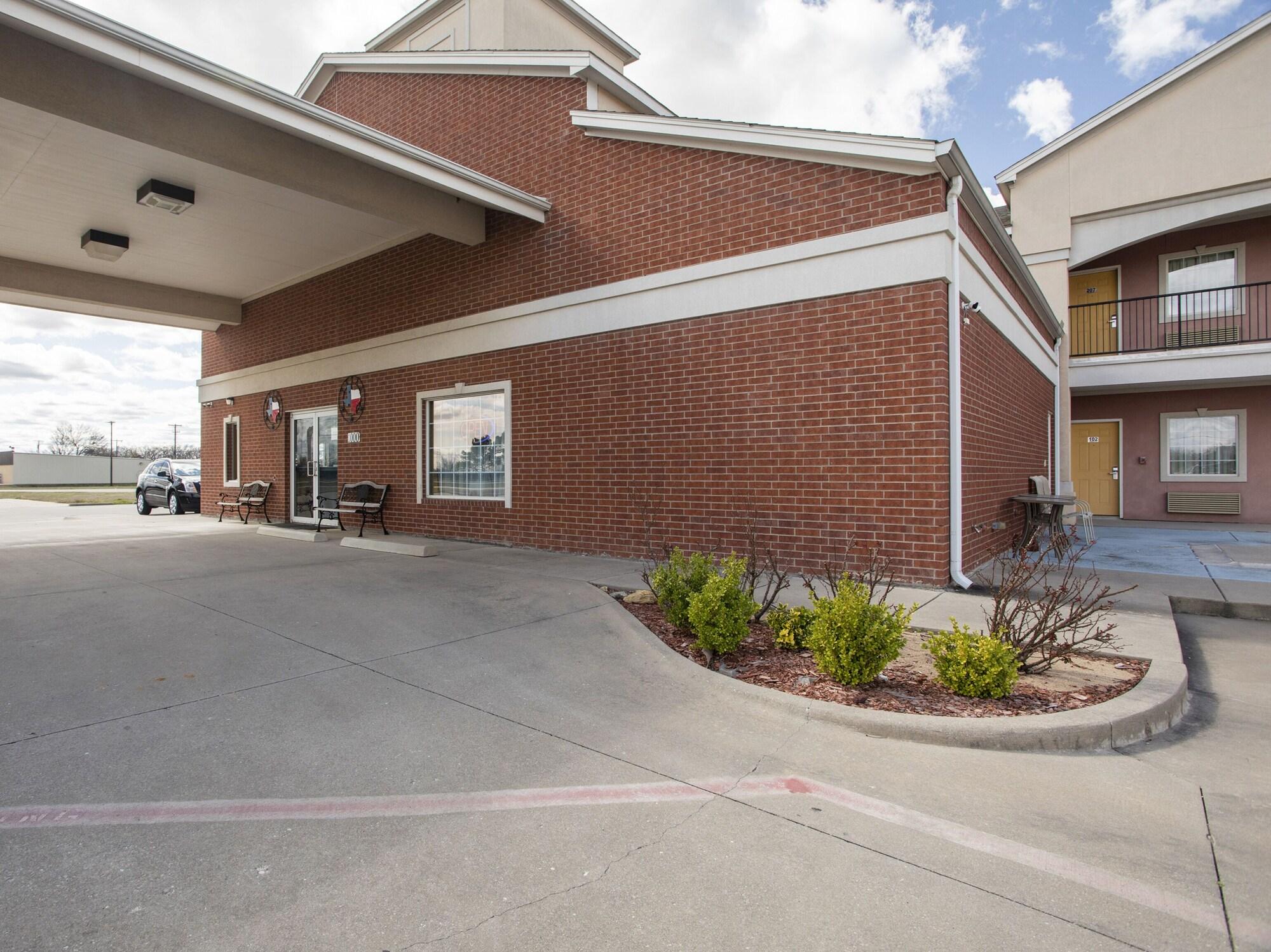 Vista Exterior OYO Hotel Valley View TX, I-35