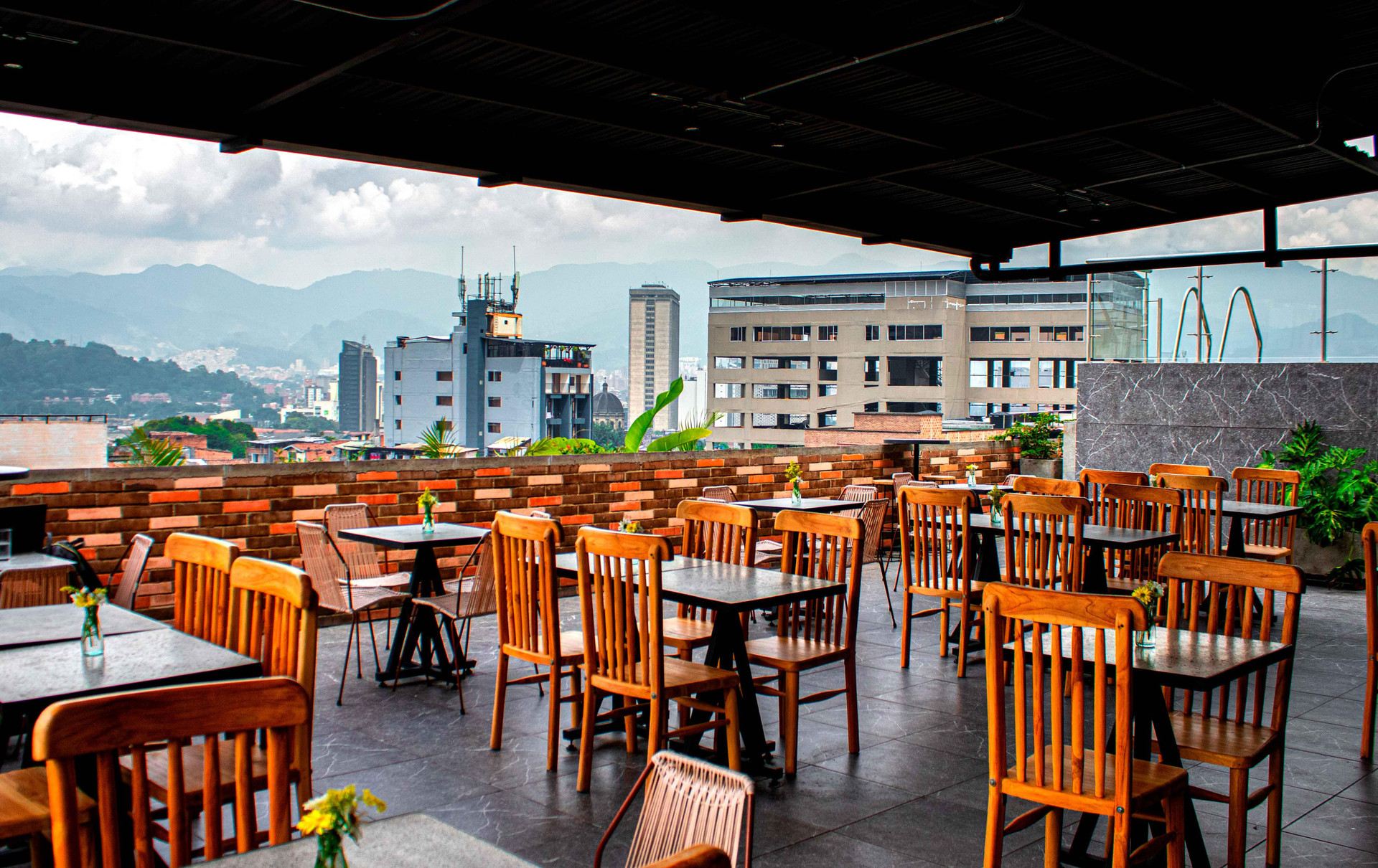 Restaurant Appartments Pool And Rooftop Downtown Hotel