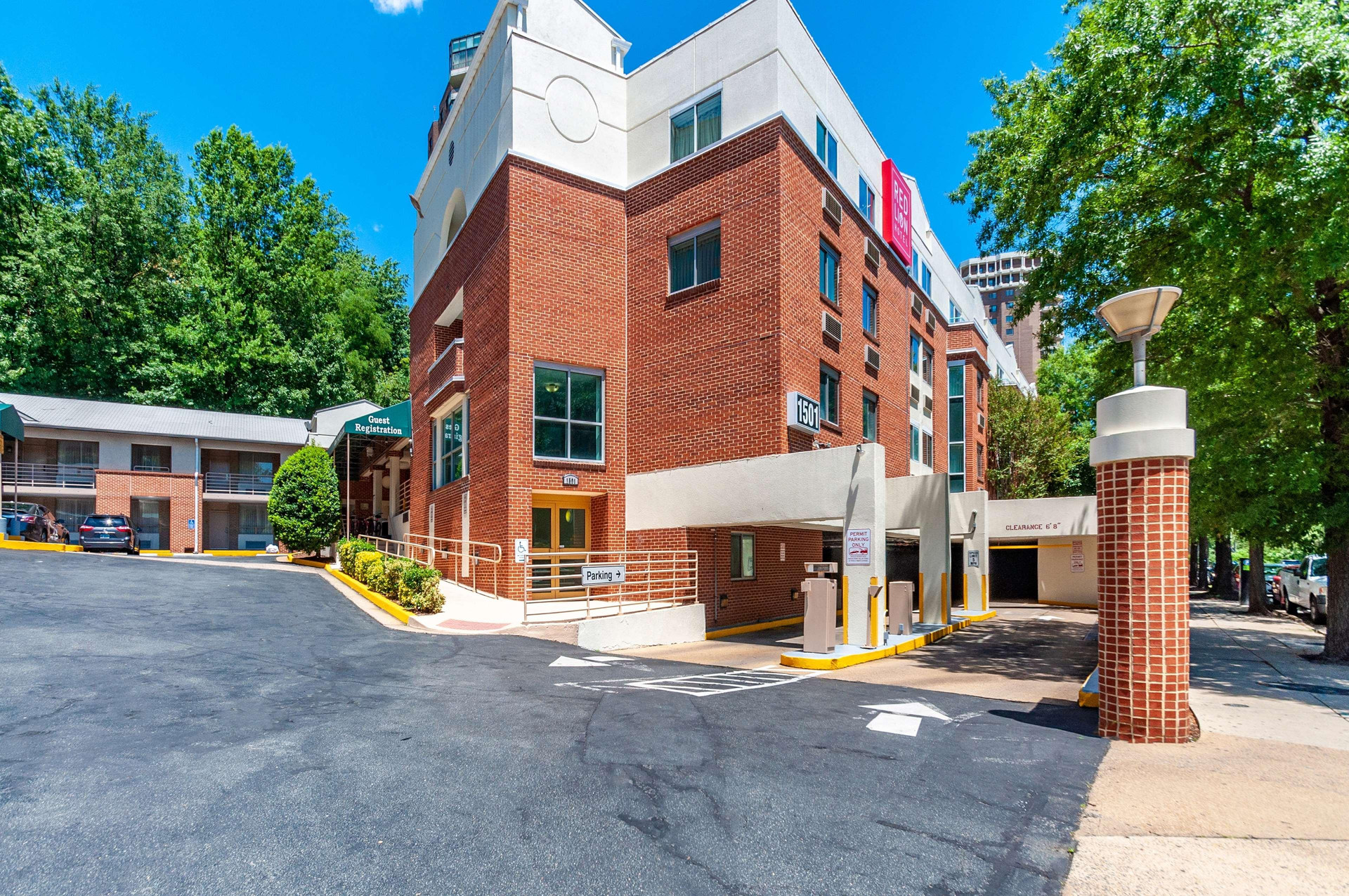 Vista Exterior Red Lion Hotel Rosslyn Iwo Jima