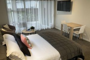 Alquiler Vacacional - Executive Studio Retreat – 400m to the Beach