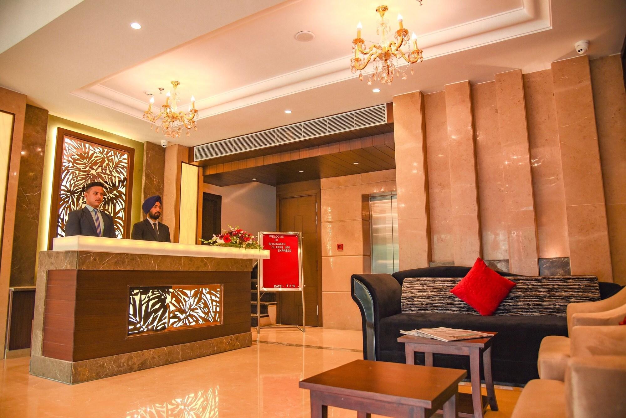 Vista Lobby Bharawan Clarks Inn Express