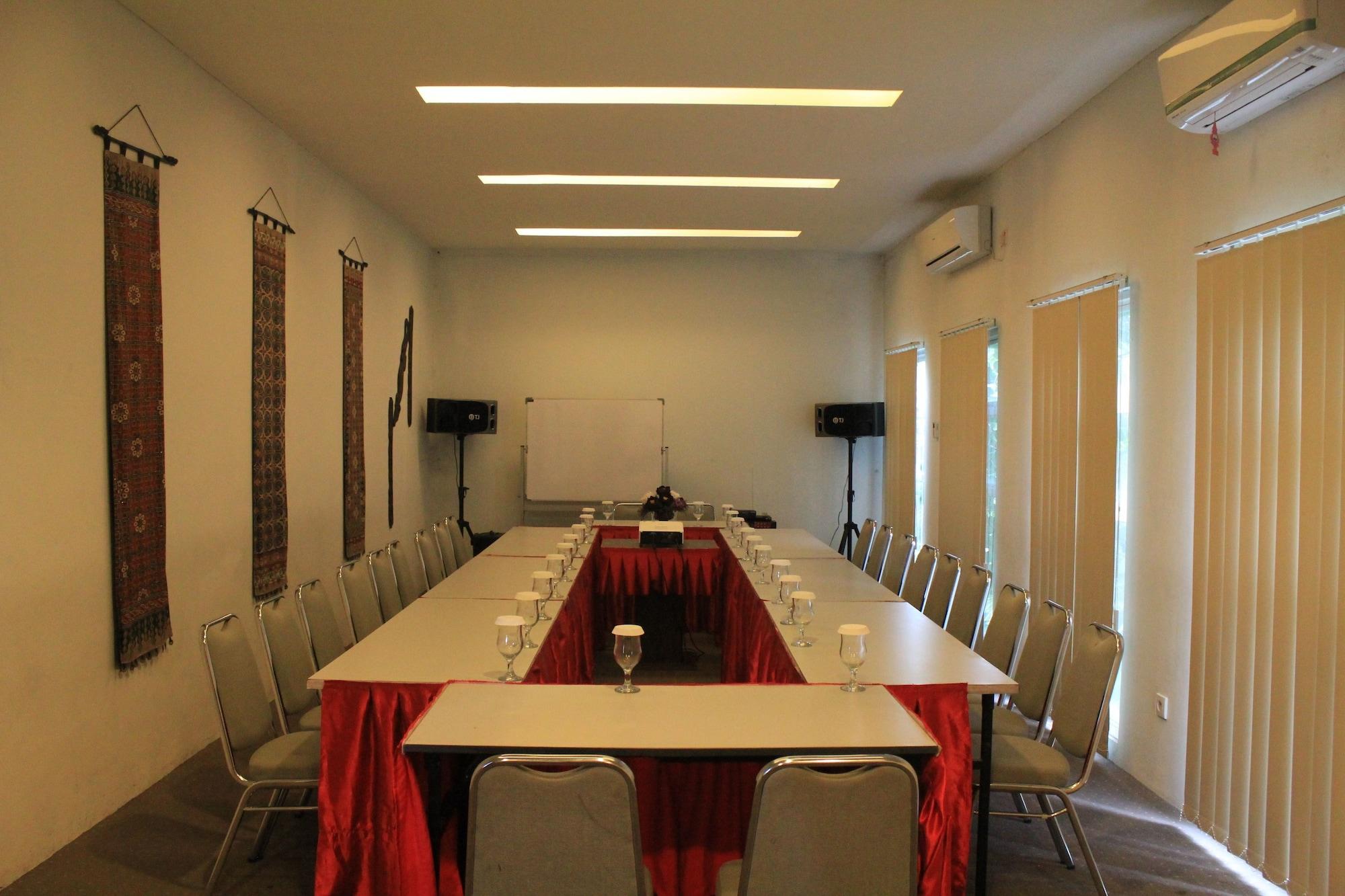 Sala de Reuniones Hotel Tilamas Juanda
