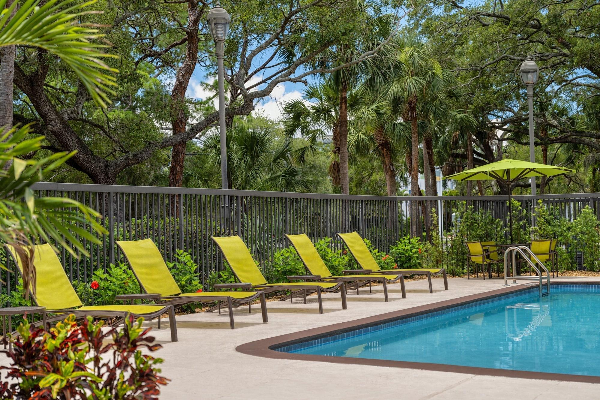 Vista Piscina SpringHill Suites by Marriott Sarasota Bradenton