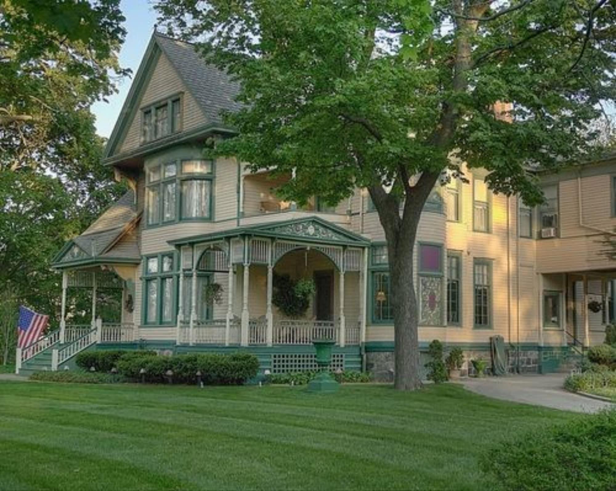 Varios Oliver Inn Bed and Breakfast