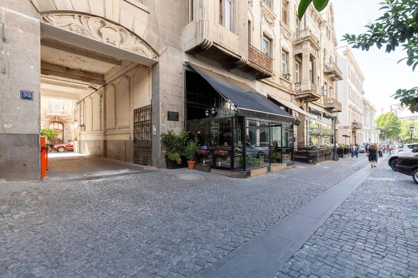 Vista Exterior Cozy Studios on Freedom Square