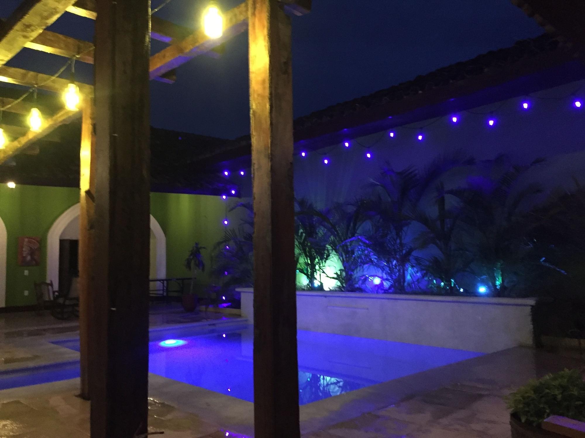 Vista Piscina El Caite - Hostel