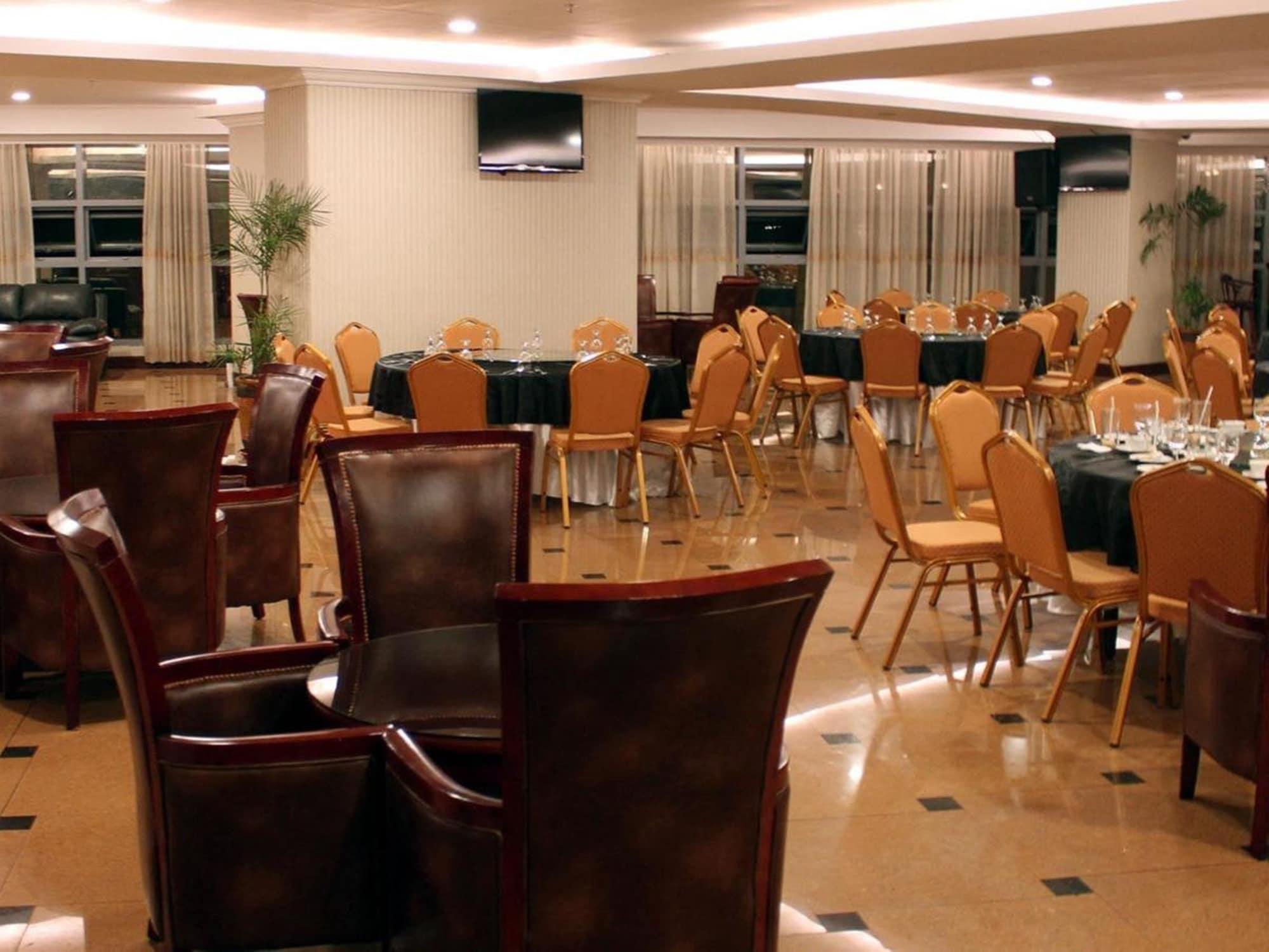 Restaurant Crown Legacy Hotel