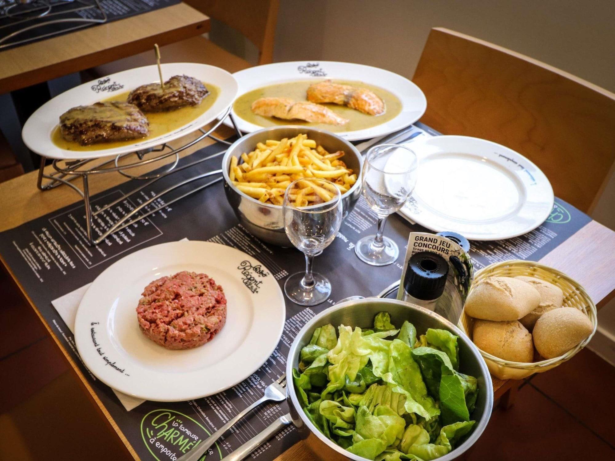 Restaurant ibis Styles Evry Courcouronnes Hotel and Events