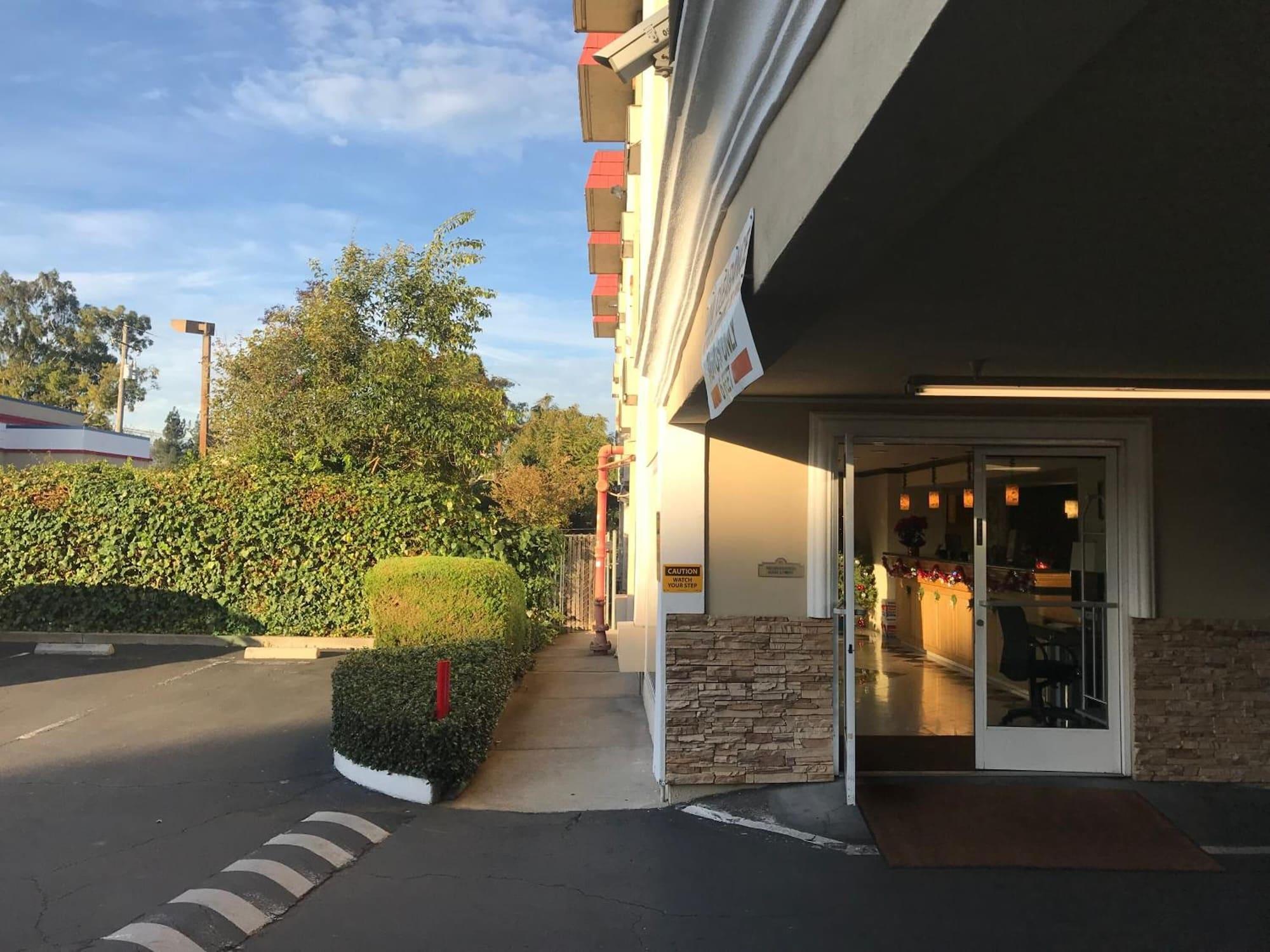 Vista Exterior Cherry Orchard Inn