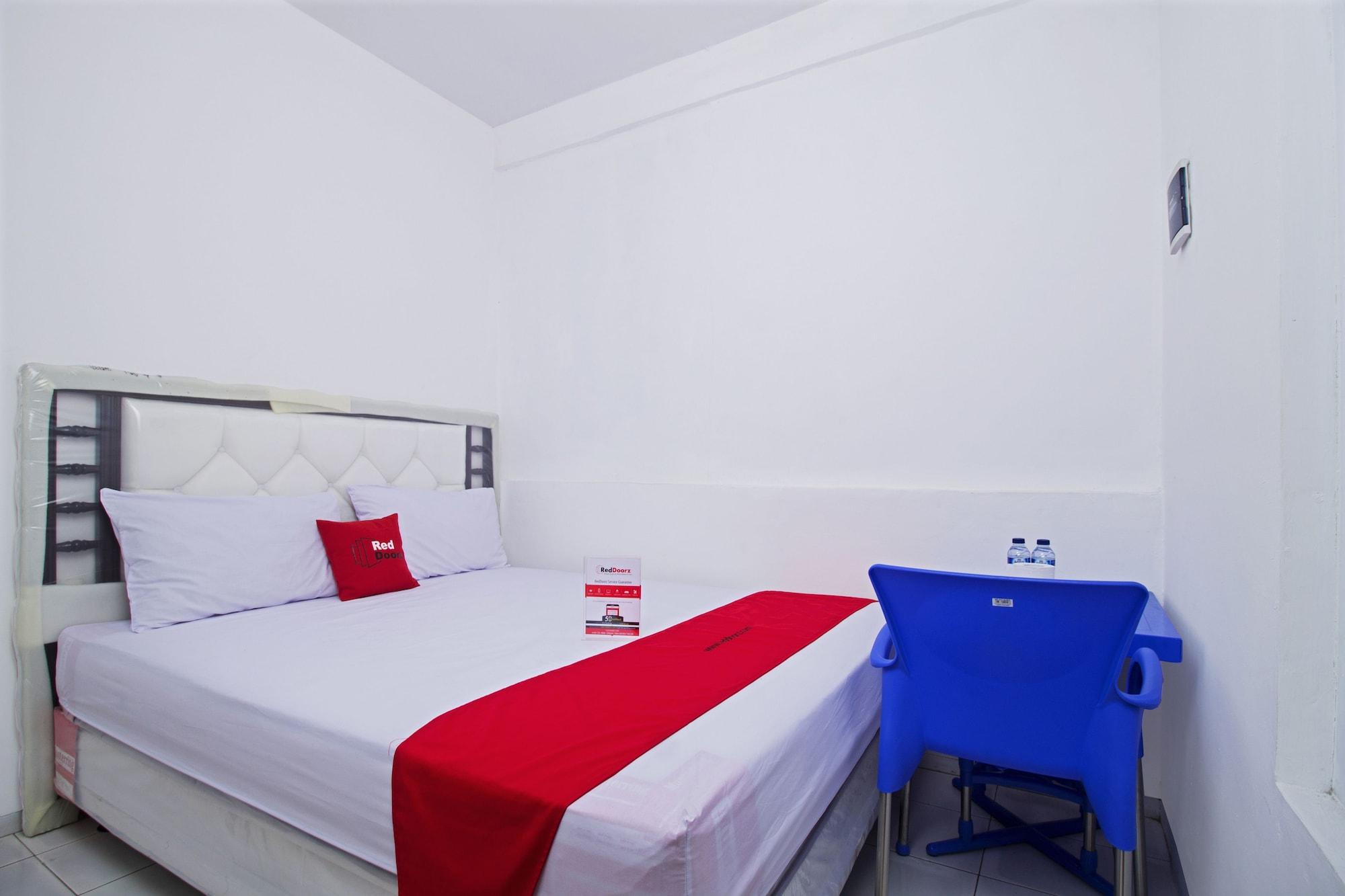 Varios RedDoorz near STAN